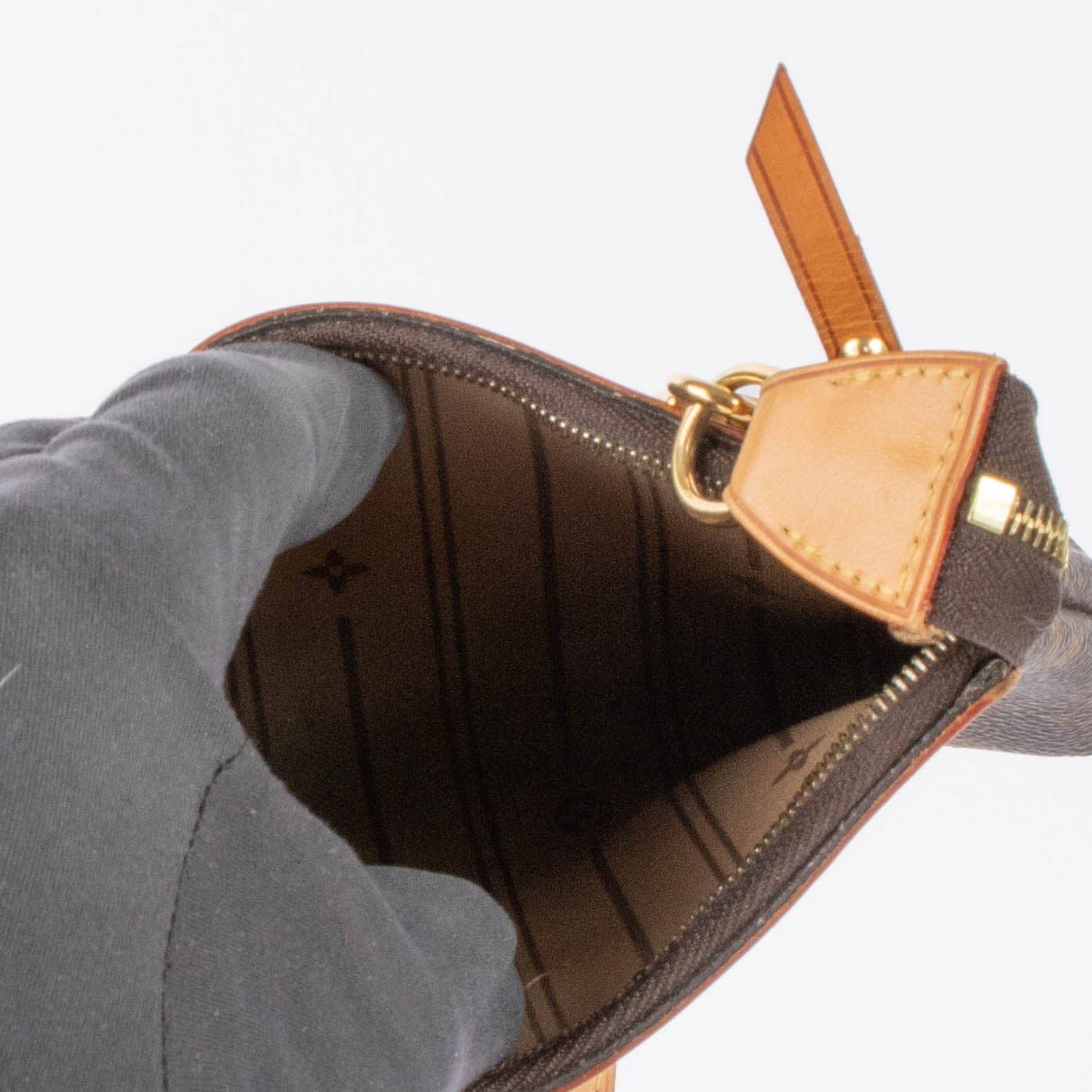 Shop this authentic Louis Vuitton Monogram Pochette Delightful Crossbody pre-loved on Labellov.com