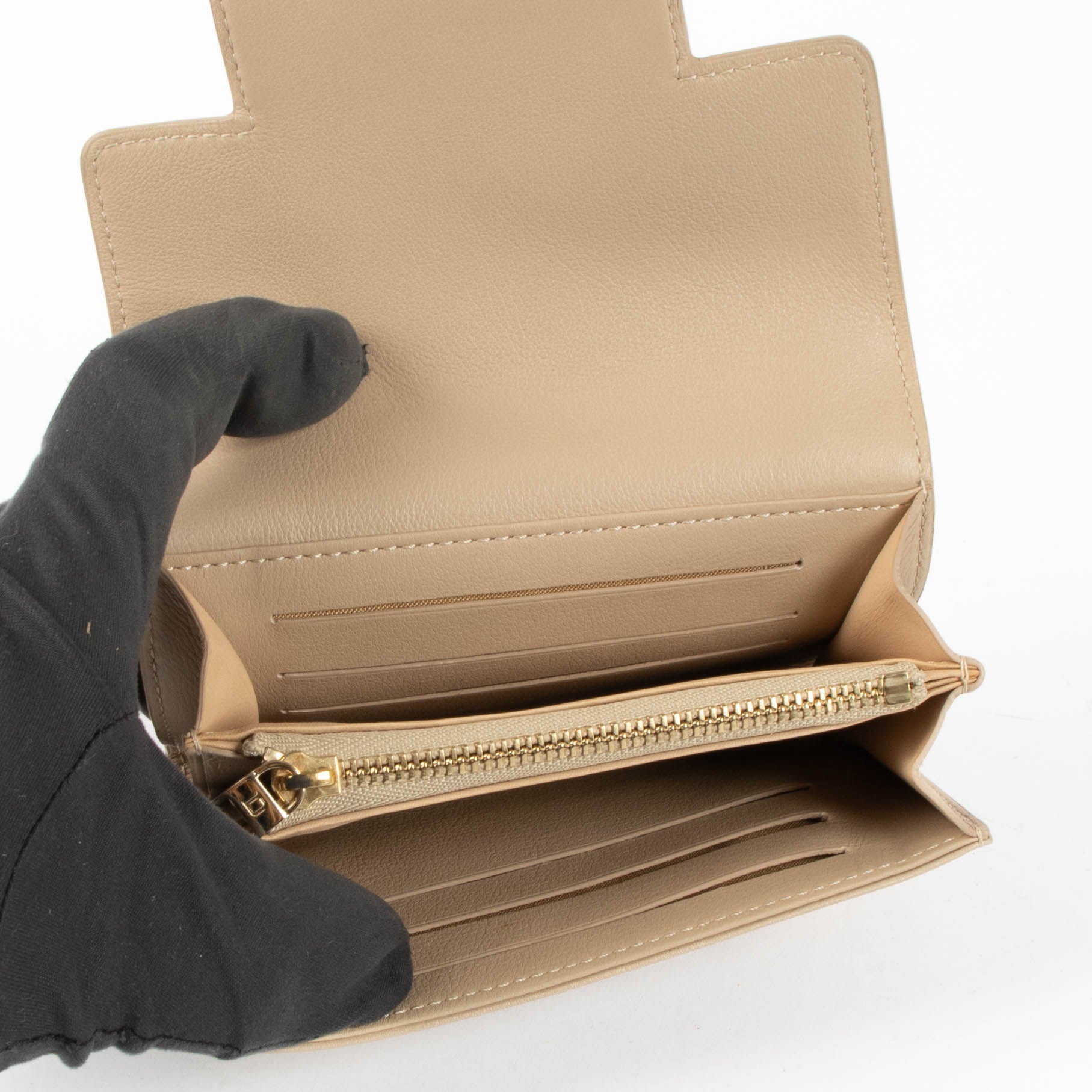 Shop this 100% authentic Delvaux Gris Tourterelle Madame Compact Wallet at Labellov.com