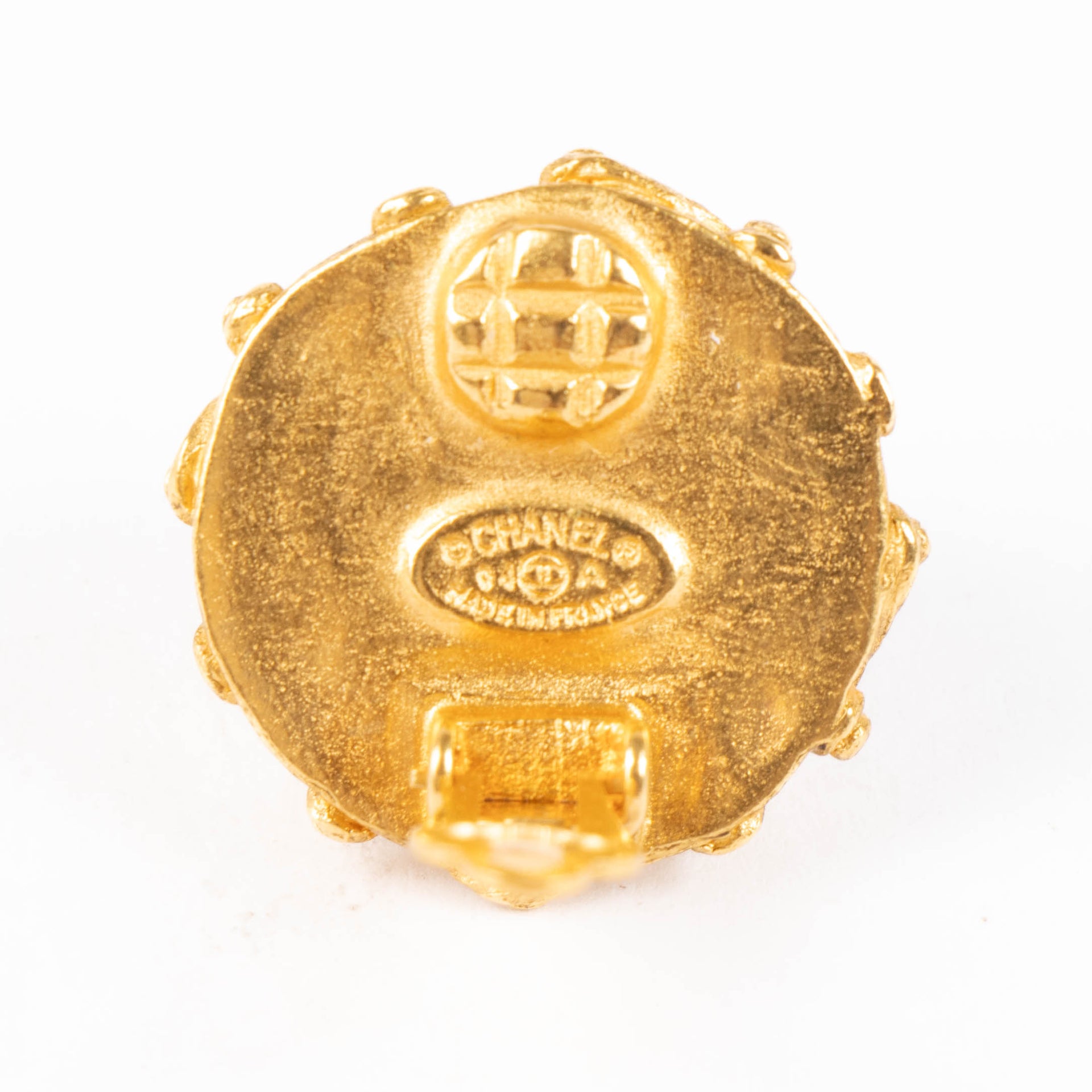 Shop these authentic Chanel 91A Gold Vintage CC Fantasy Pearl Clip-On Earrings pre-loved on Labellov.com
