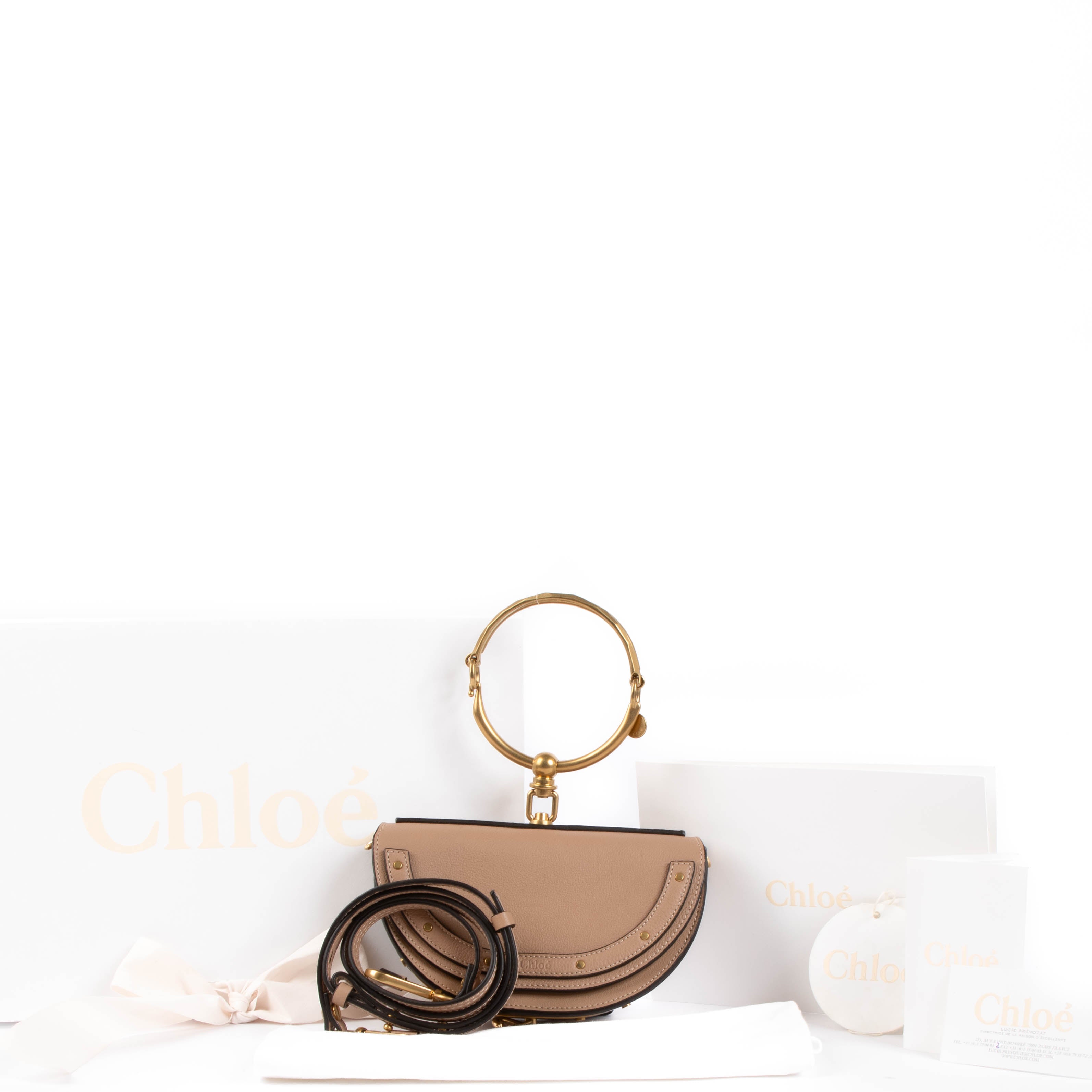 Chloé ベージュ レザー ハンドバッグ Chloé Beige Leather Nile Minaudière Bracelet Bag – Labellov