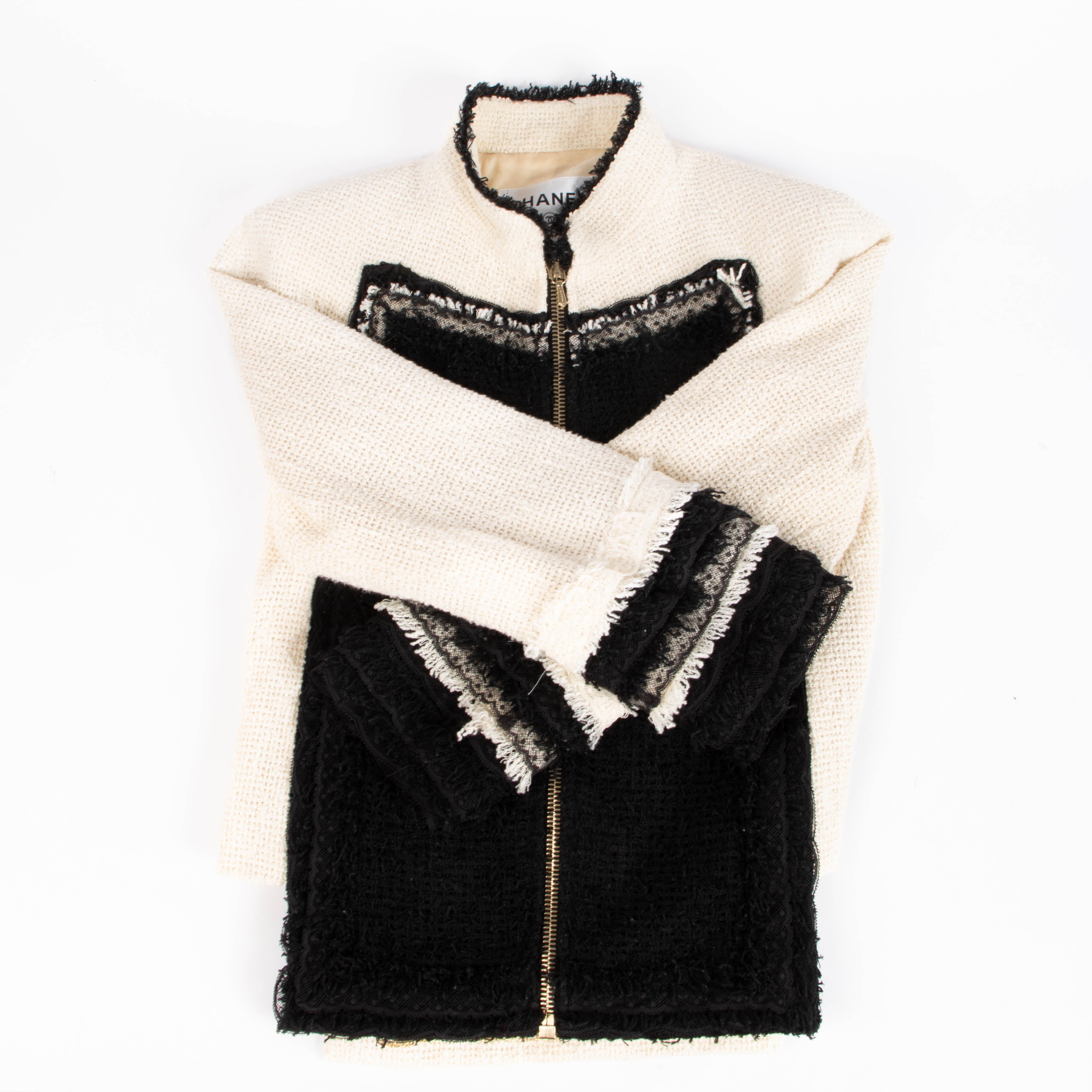 Chanel Black And White Tweed 2010 Spring Collection Jacket Size 34