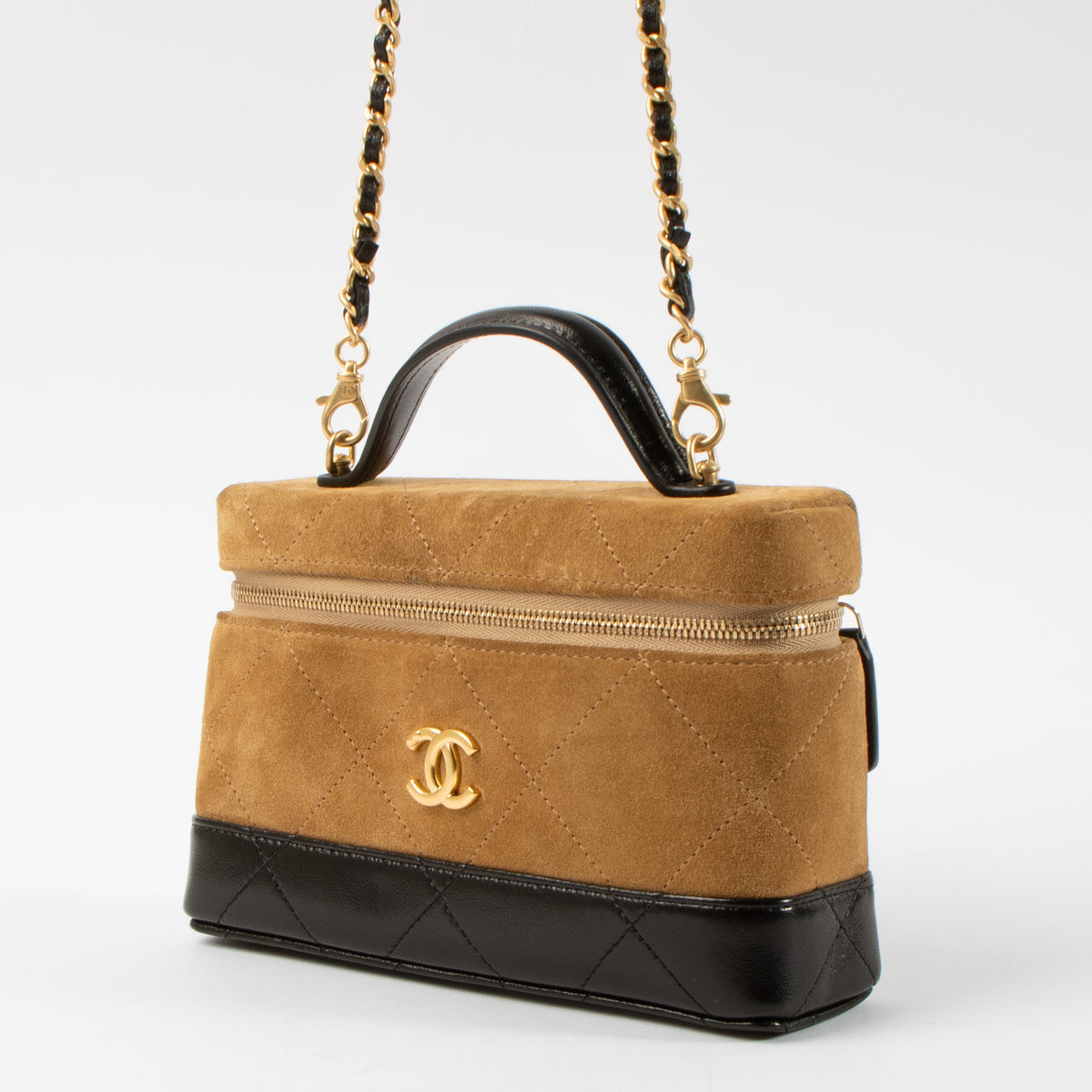 Shop this authentic Chanel 26S Suede/Shiny Lambskin Slim Vanity with Chain pre-loved on Labellov.com.
