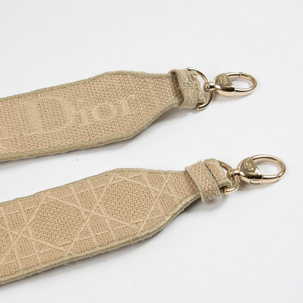 Shop this authentic luxury Christian Dior Beige Canvas Medium Lady D-Lite Bag pre-loved on Labellov.com