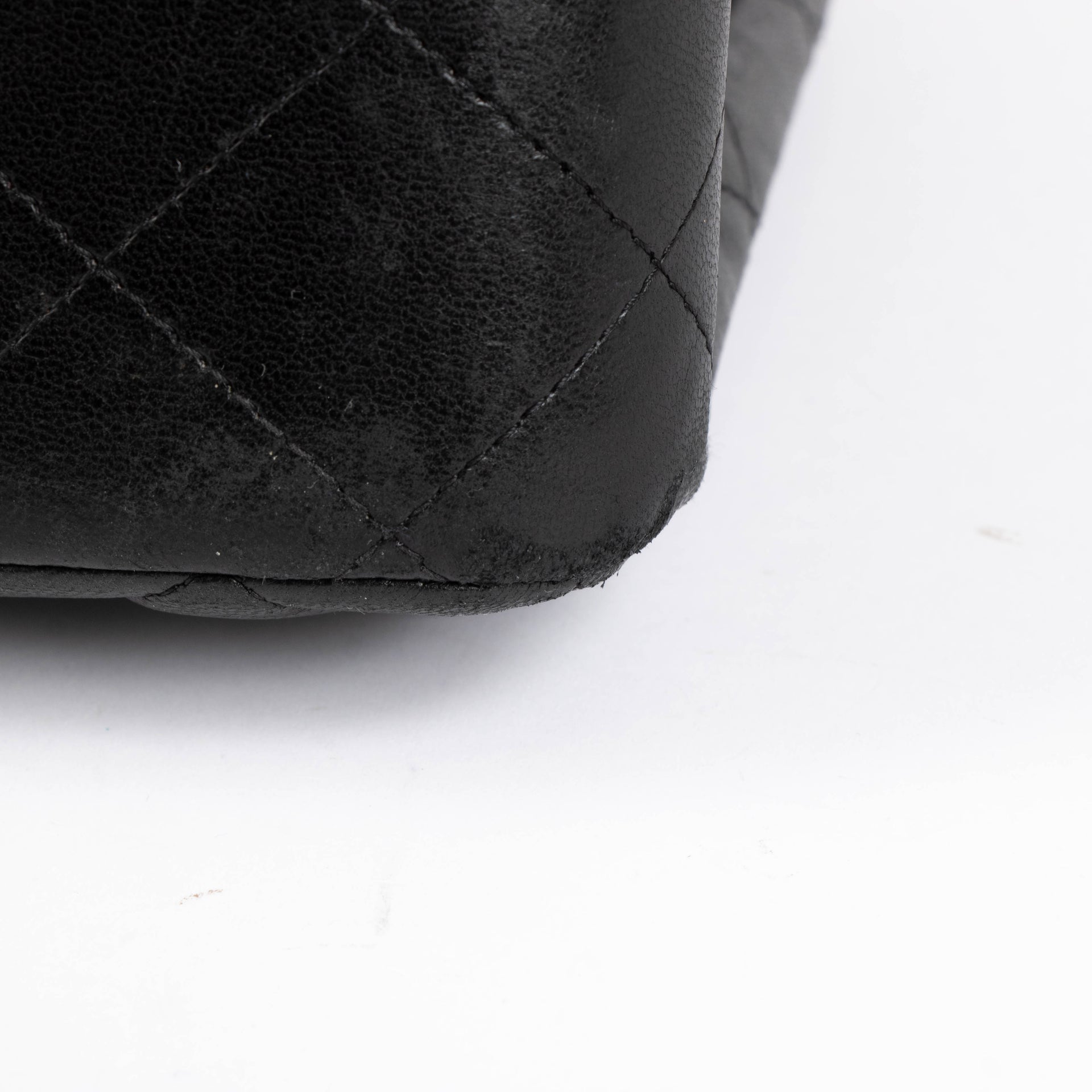 Shop the authentic Chanel Black Jumbo Classic Flap Bag second hand on Labellov.com