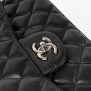 Shop the authentic Chanel Black Jumbo Classic Flap Bag second hand on Labellov.com