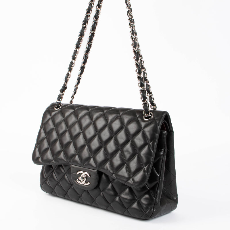 Shop the authentic Chanel Black Jumbo Classic Flap Bag second hand on Labellov.com