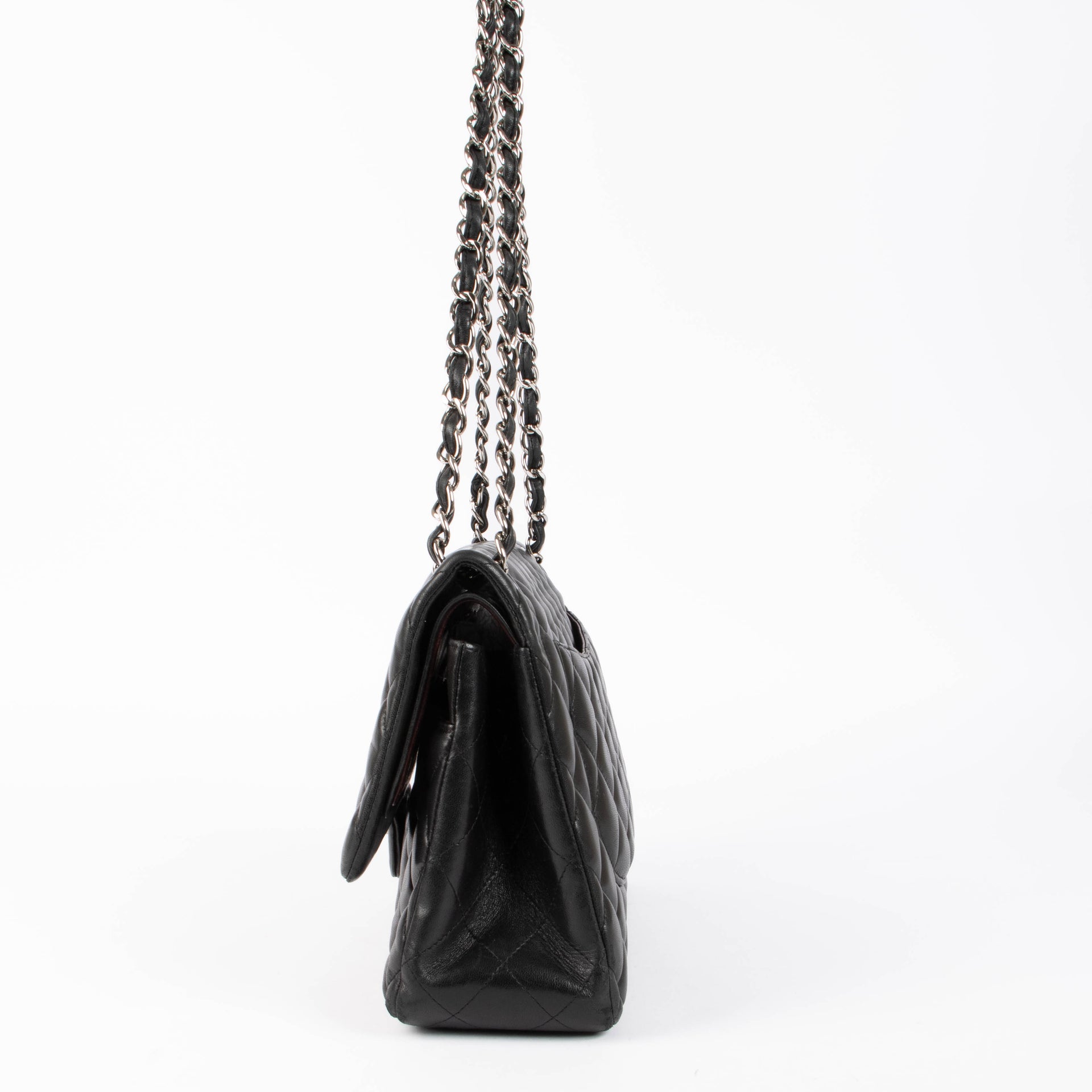 Shop the authentic Chanel Black Jumbo Classic Flap Bag second hand on Labellov.com