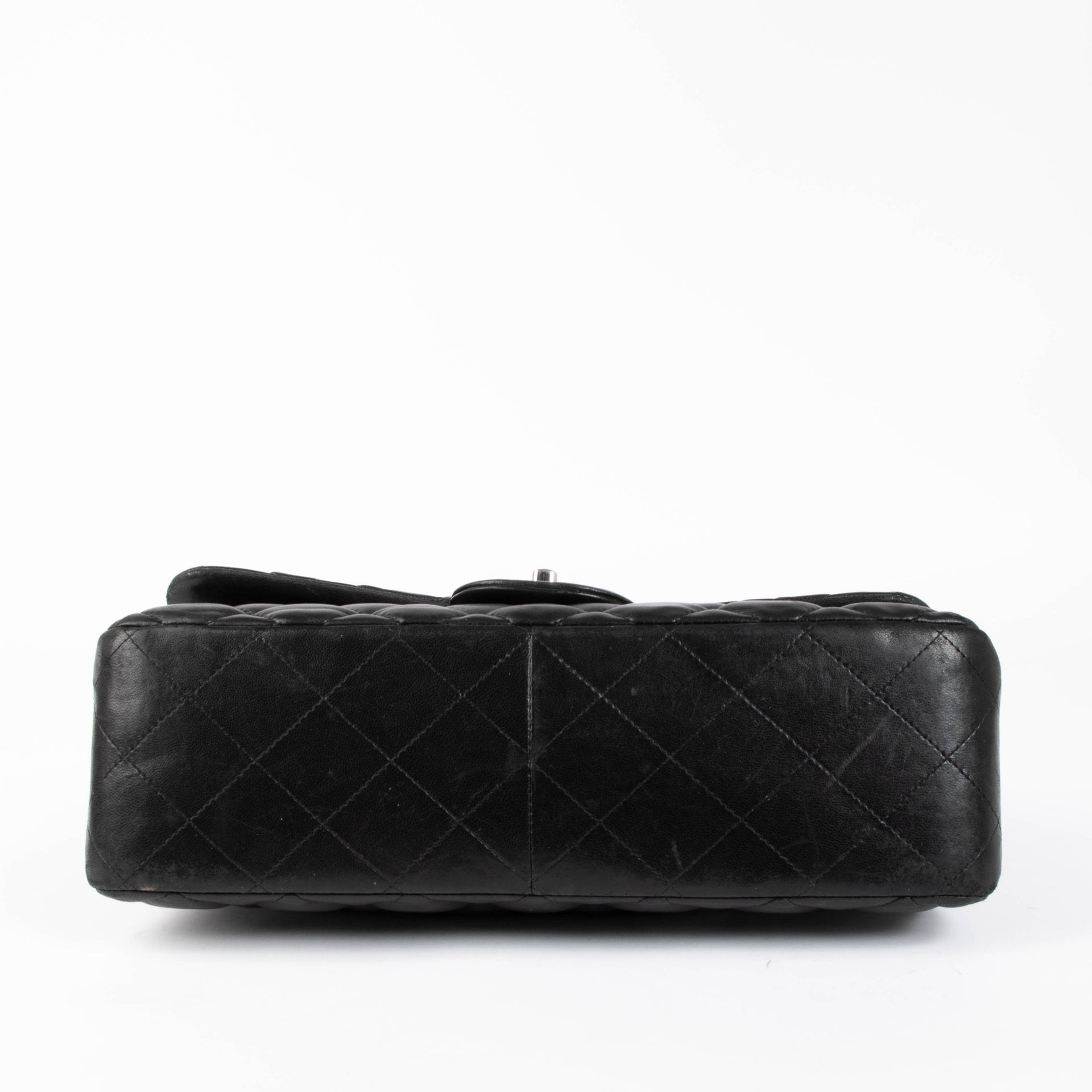 Shop the authentic Chanel Black Jumbo Classic Flap Bag second hand on Labellov.com