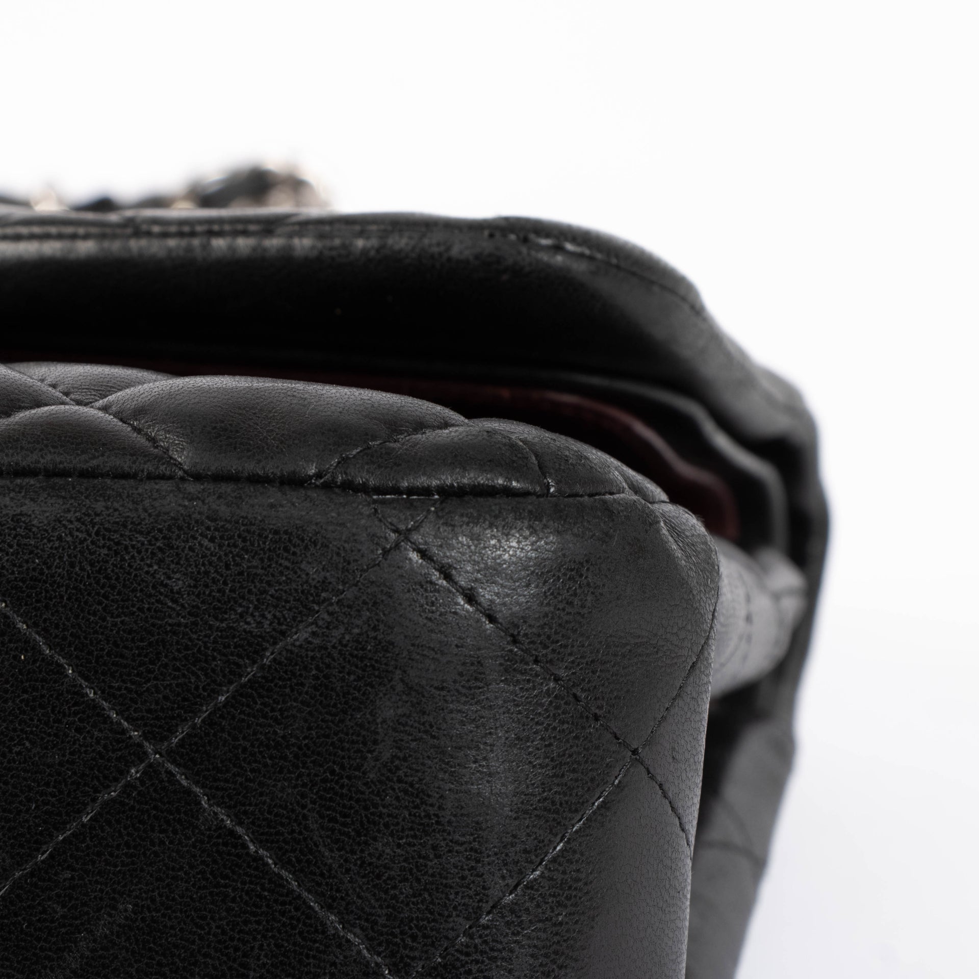 Shop the authentic Chanel Black Jumbo Classic Flap Bag second hand on Labellov.com