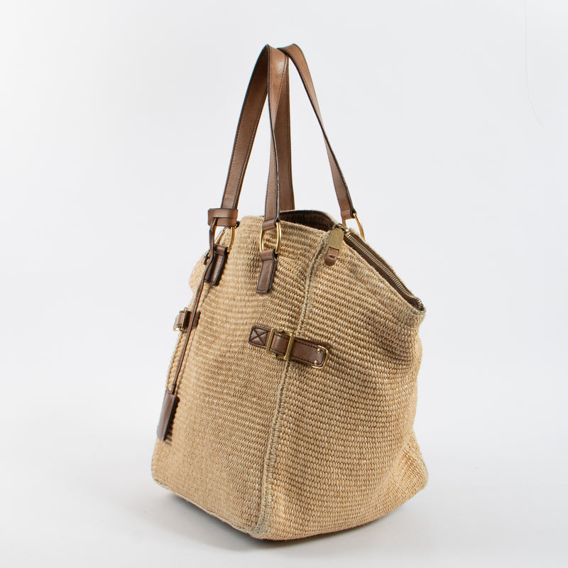 Shop the authentic Saint Laurent Beige Raffia Downtown Bag second hand on Labellov.com!