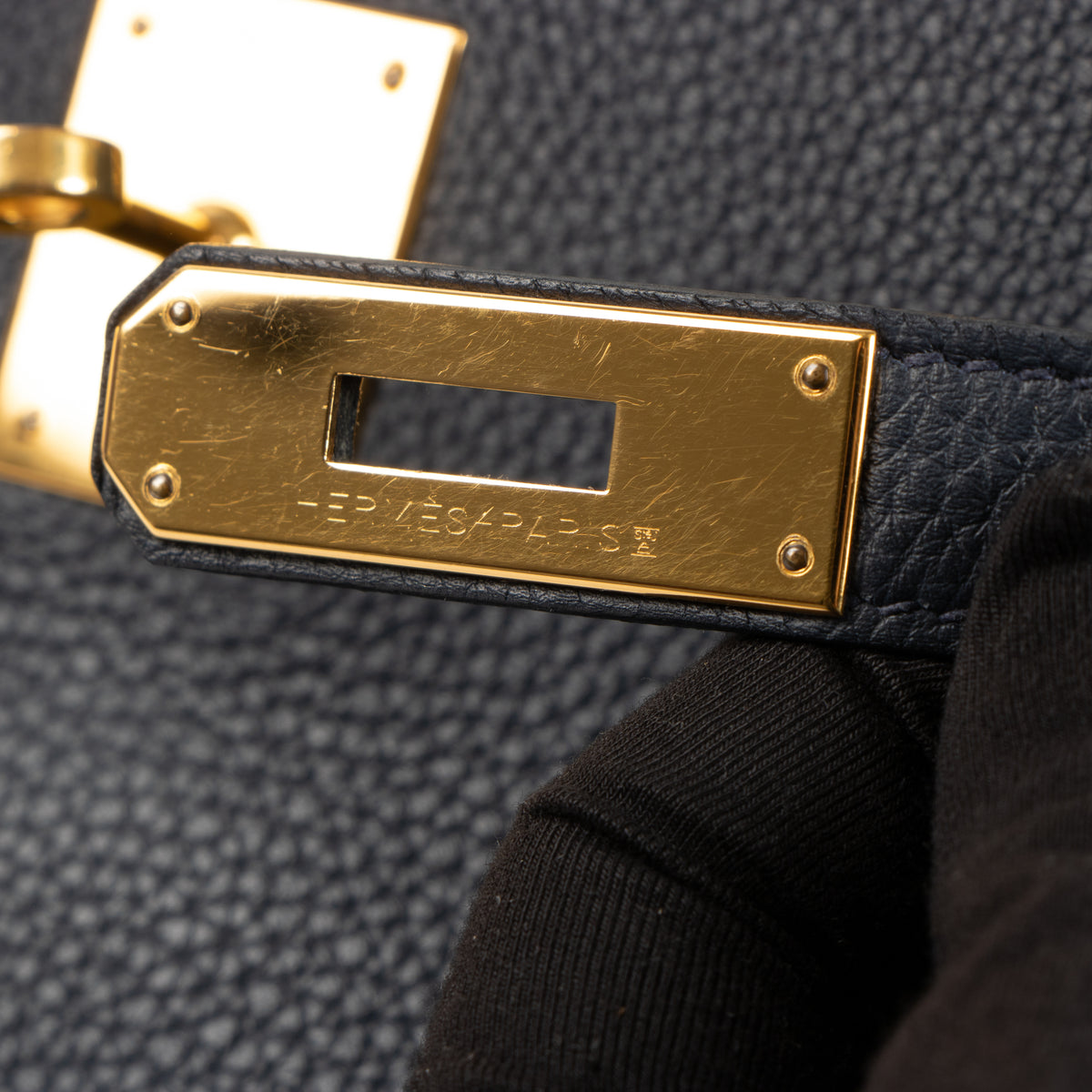 Hermes Kelly 28 Bleu Nuit Togo GHW