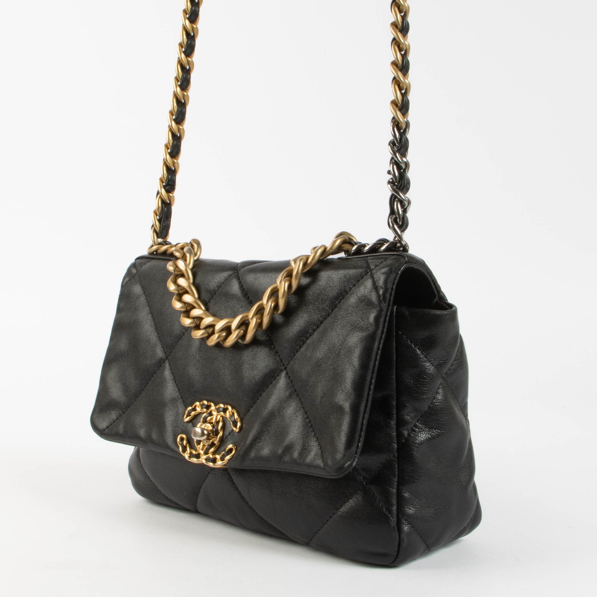 Shop the authentic Chanel Black Goatskin Small Chanel 19 Bag second hand on Labellov.com