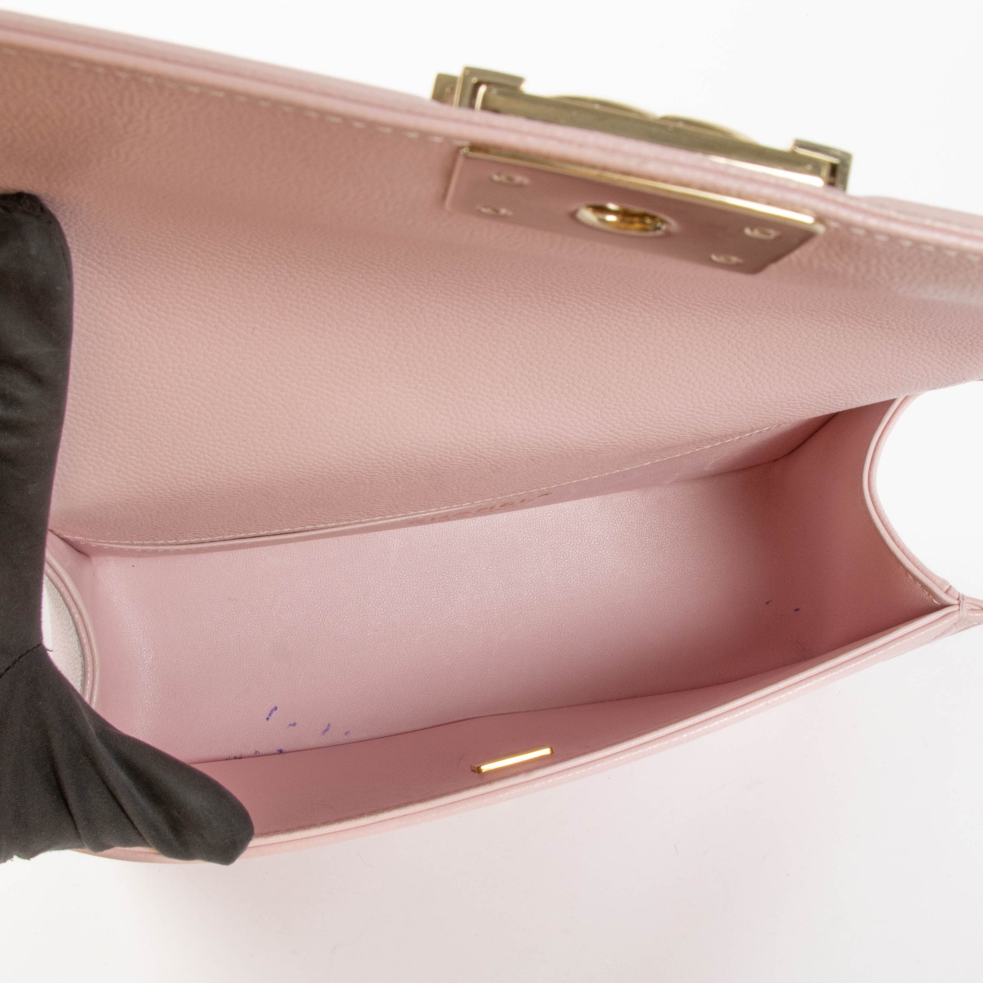 Shop the authentic Chanel Pink Caviar Medium Boy Chanel Bag second hand on Labellov.com