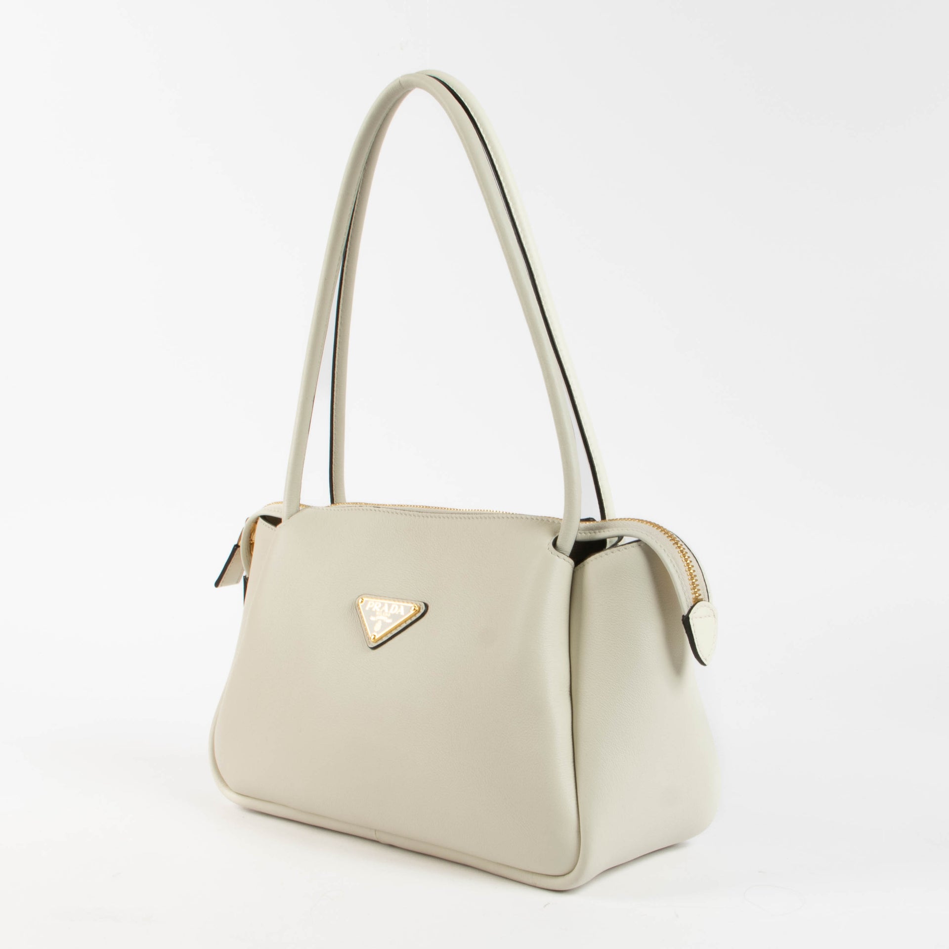 Shop the authentic Prada White Leather Medium Darling Shoulder Bag second hand on Labellov.com
