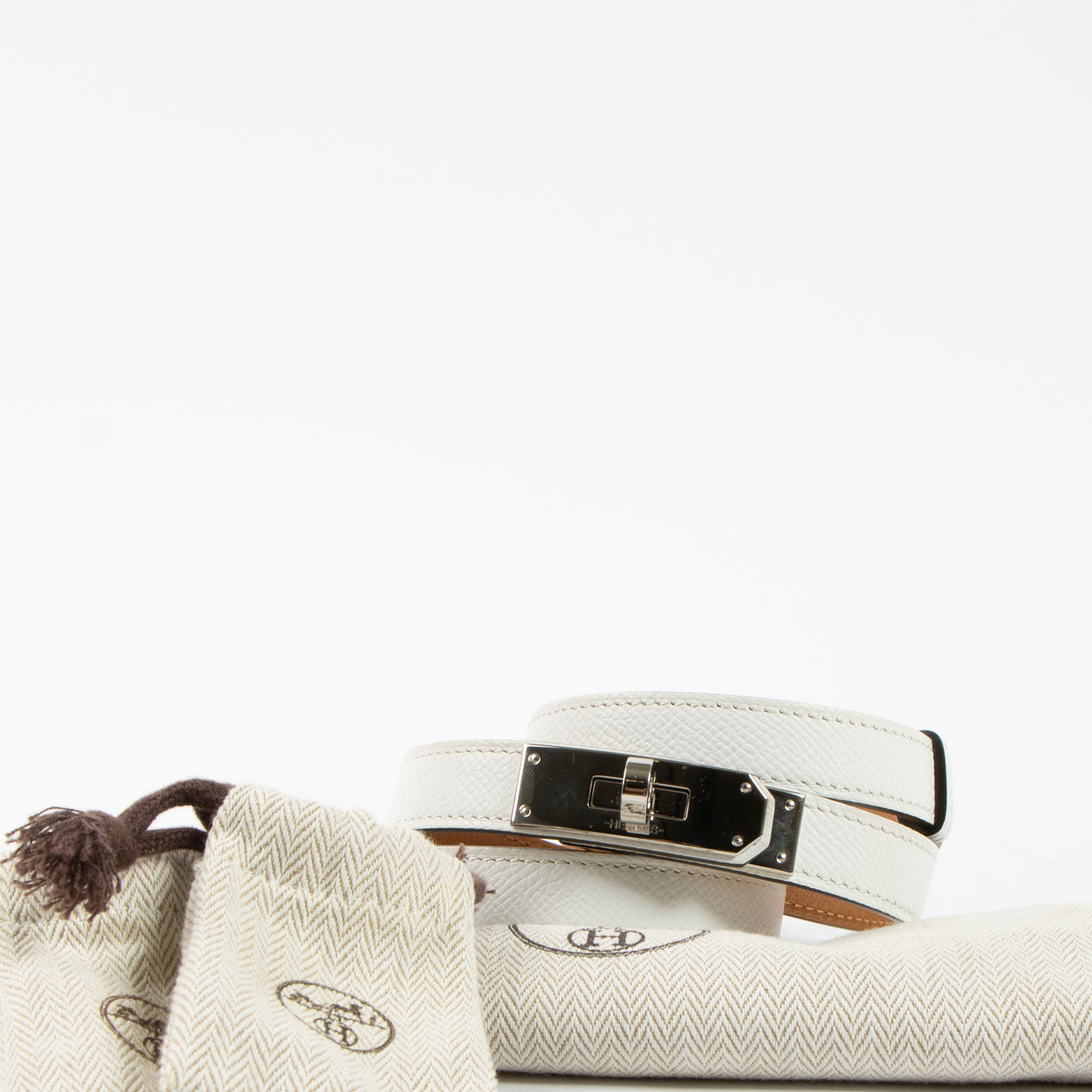 Shop this authentic Hermes Kelly 18 Belt White Epsom PHW pre-loved on Labellov.com