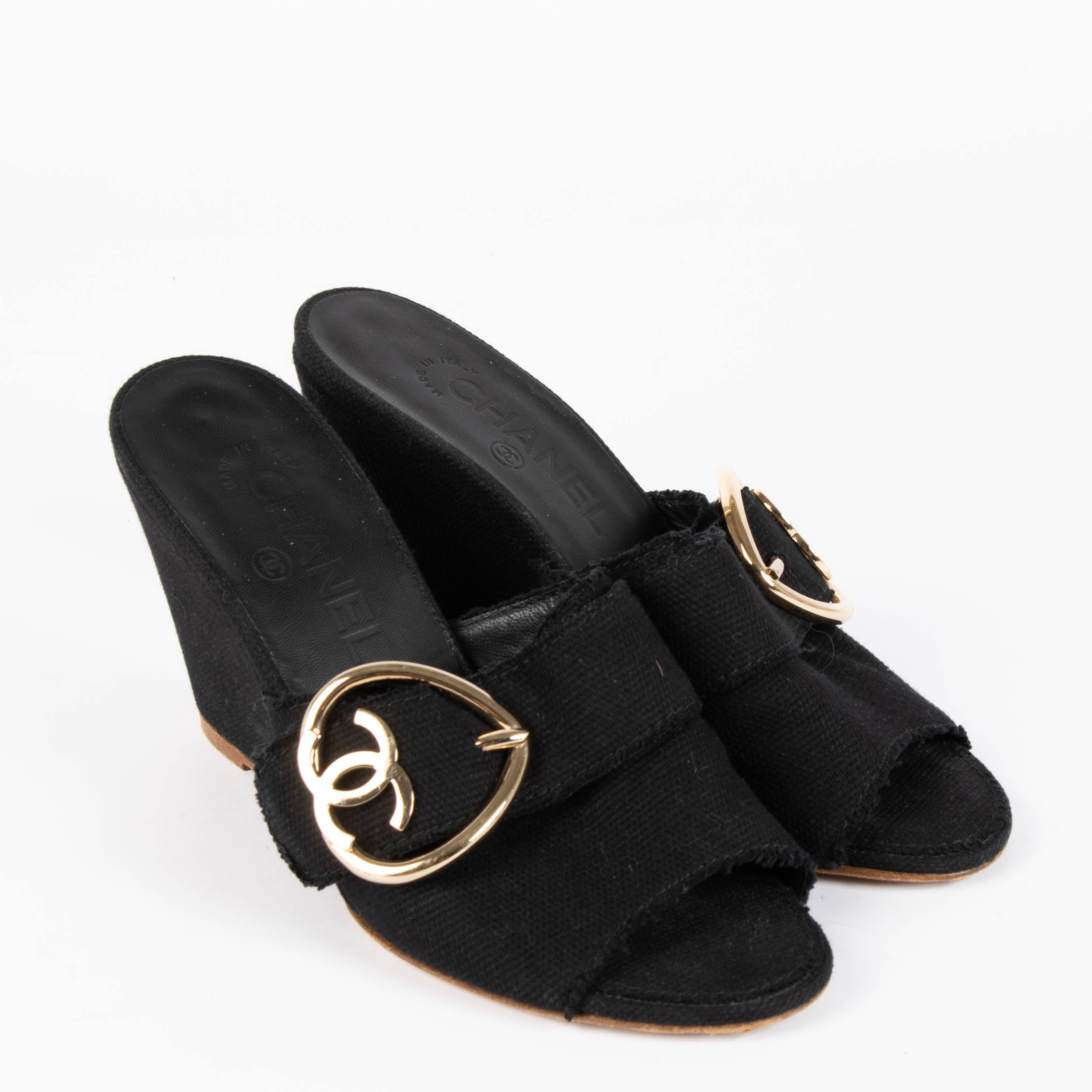 CHANEL サンダル　　37 Chanel Black Canvas Sandals Size 37 – Labellov