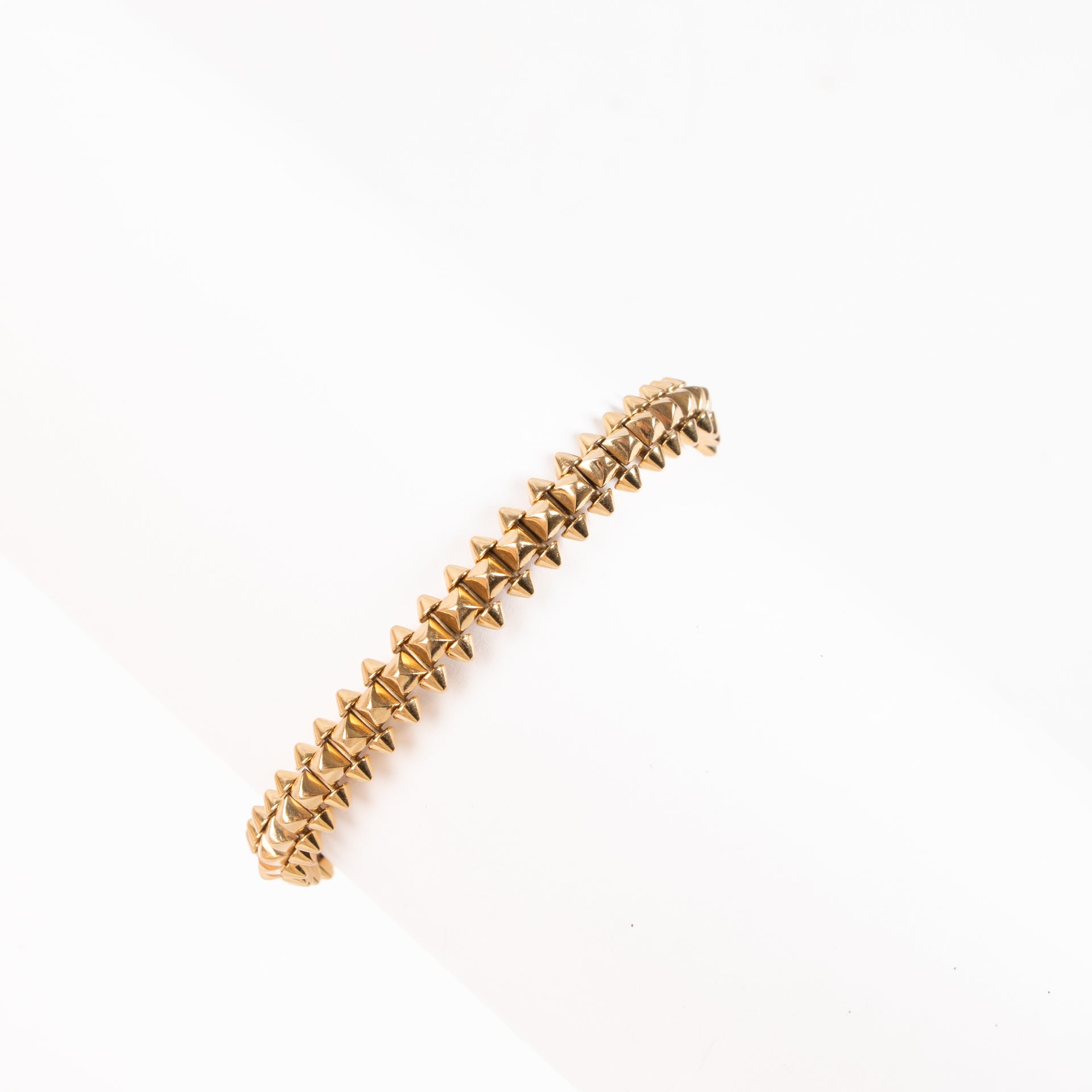 Shop the authentic Cartier Yellow Gold Clash Bracelet on Labellov.com !