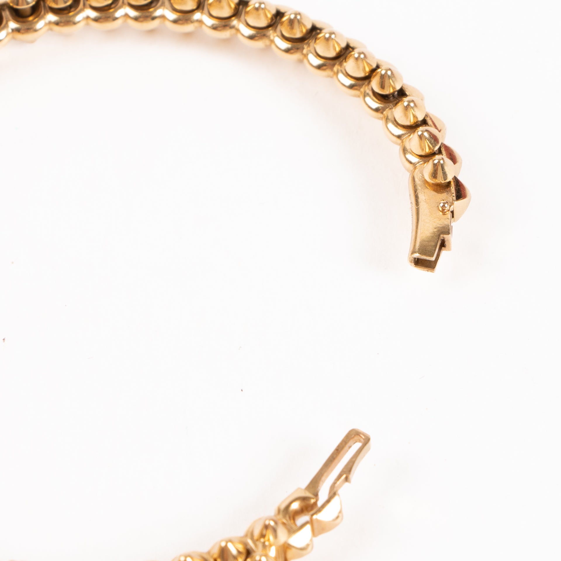 Shop the authentic Cartier Yellow Gold Clash Bracelet on Labellov.com !
