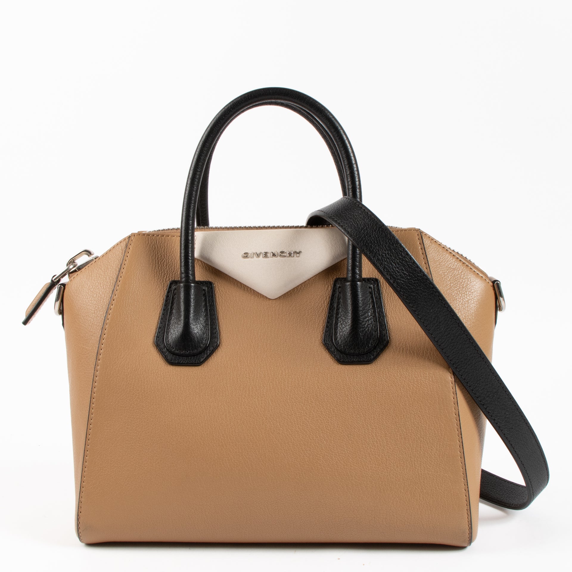 Shop the authentic Givenchy Tricolor Antigona Small Bag on Labellov.com !