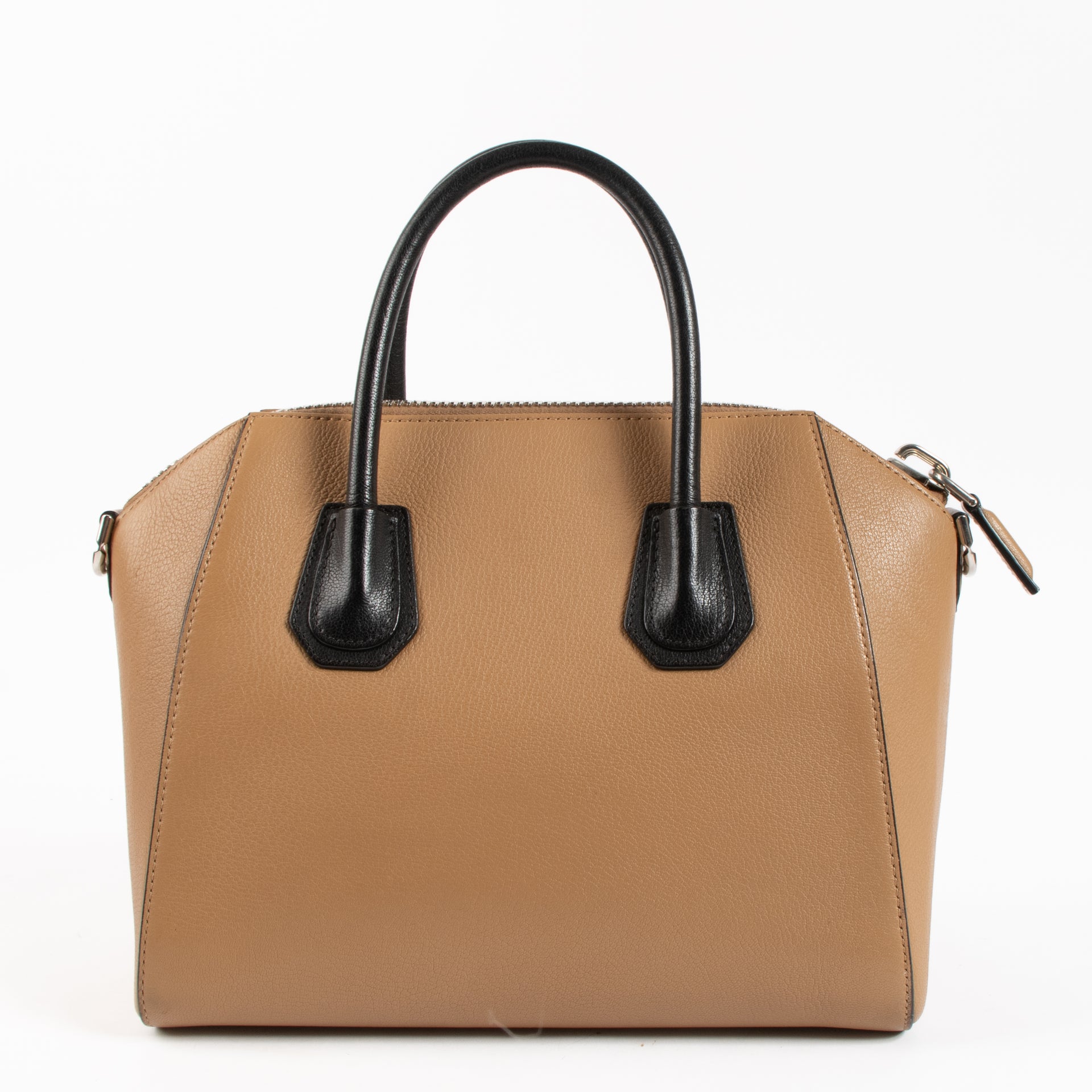 Shop the authentic Givenchy Tricolor Antigona Small Bag on Labellov.com !