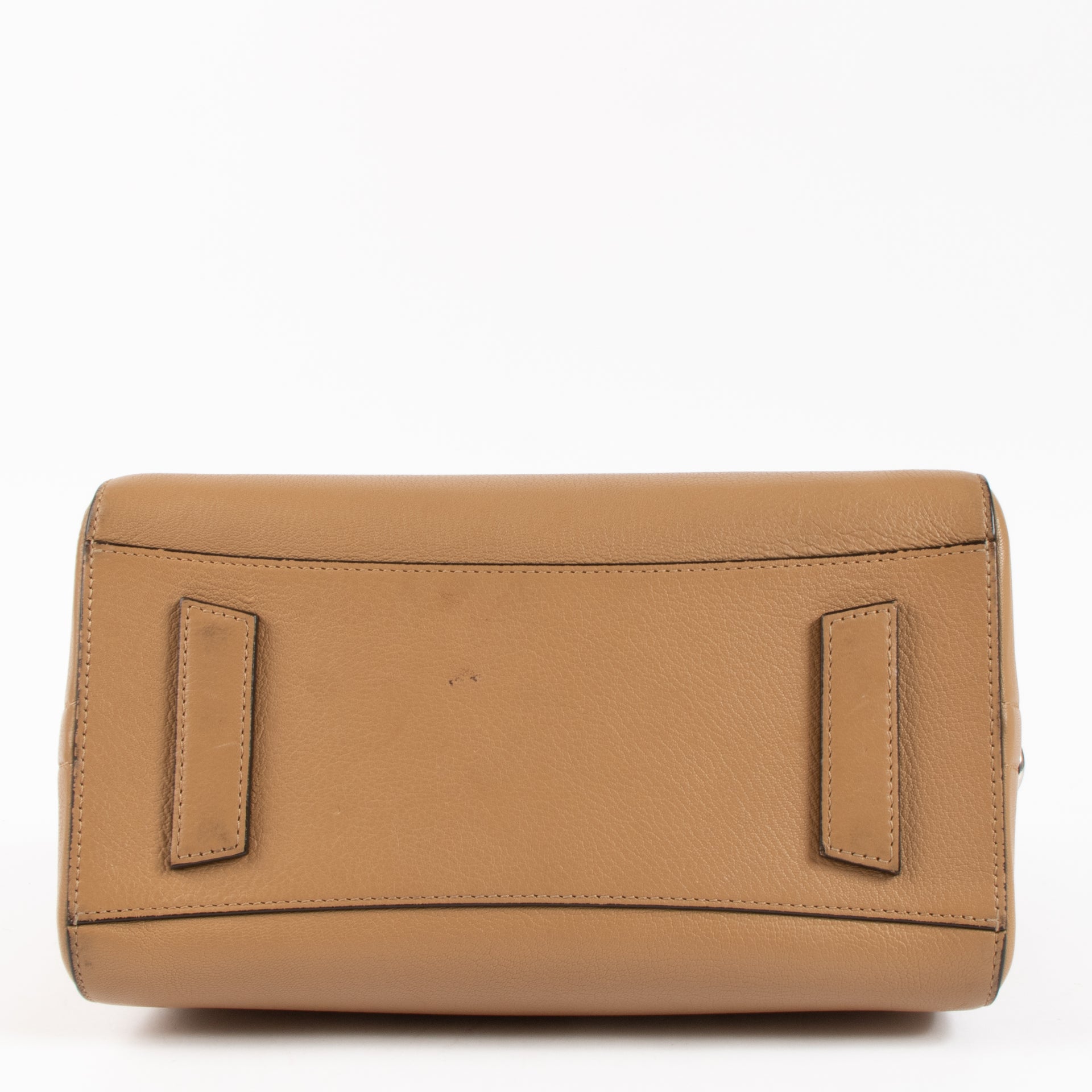Shop the authentic Givenchy Tricolor Antigona Small Bag on Labellov.com !
