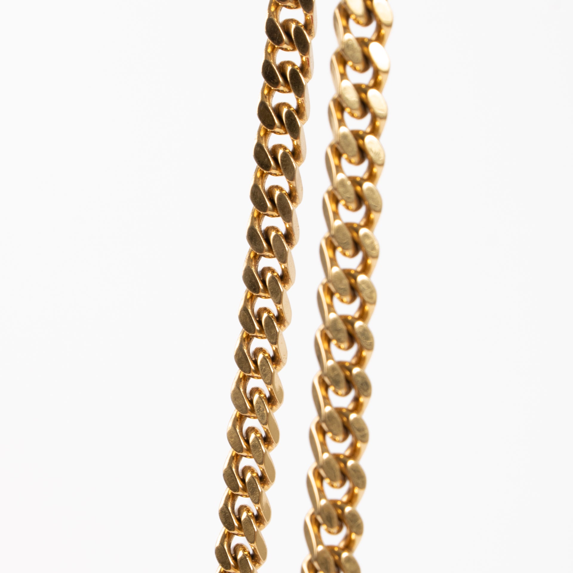 Shop the authentic Saint Laurent Red Leather Kate Small Bag on Labellov.com !