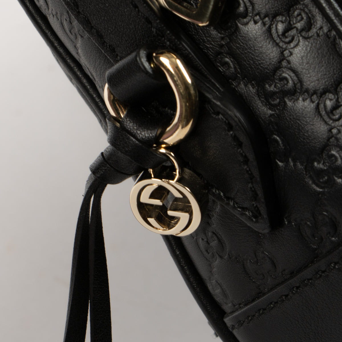 Shop this authentic Gucci Black Microguccissima Bree Camera Bag Pre-Loved on Labellov.com