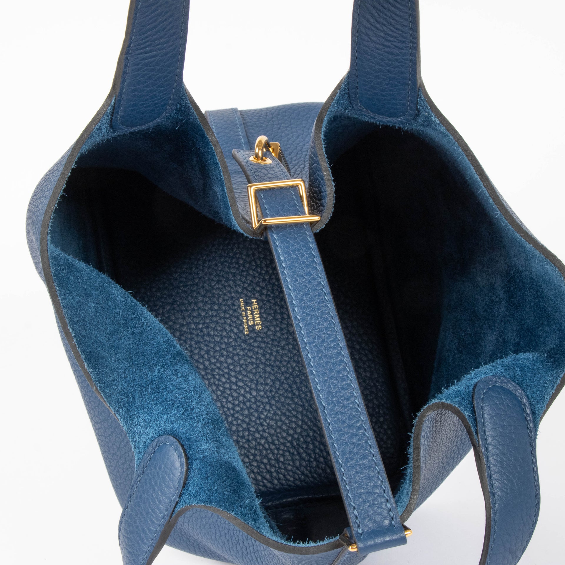 Shop this authentic Hermès Picotin Lock 18 Deep Blue GHW pre-loved on Labellov.com