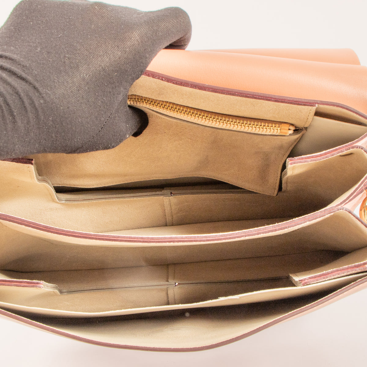 Shop the authentic Chloé Multicolor Medium Faye Bag second hand on Labellov.com!