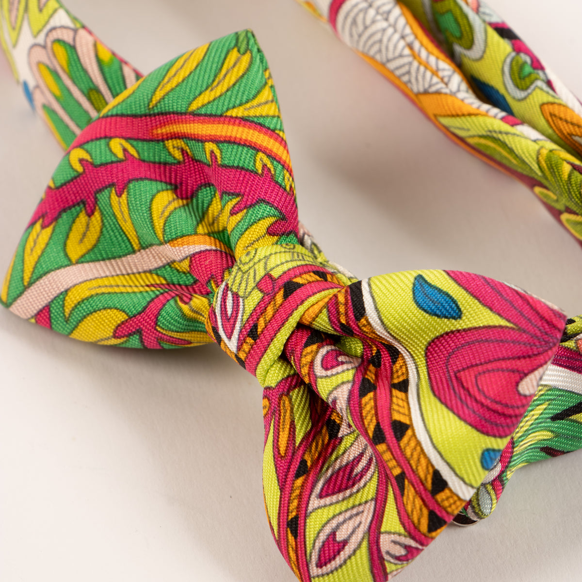 Shop the authentic Hermes Multicolor Bow Tie second hand on Labellov.com!