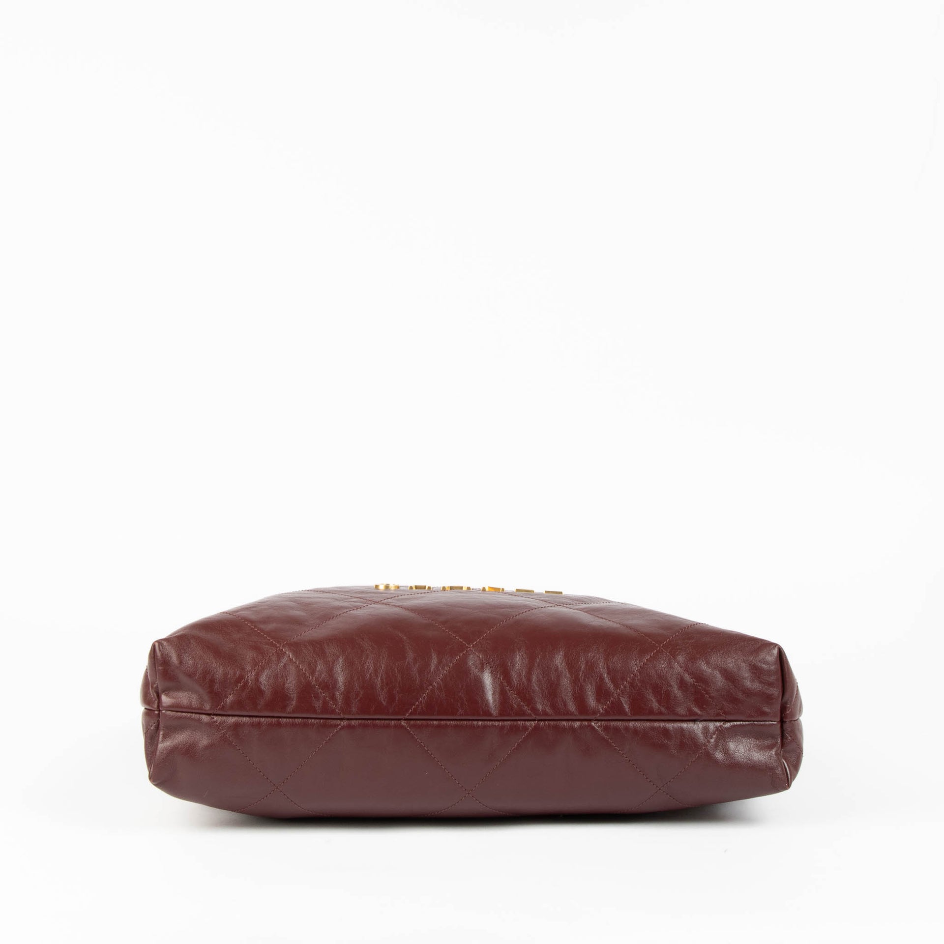 Shop the authentic Chanel 22 Burgundy Shoulder Bag second hand on Labellov.com