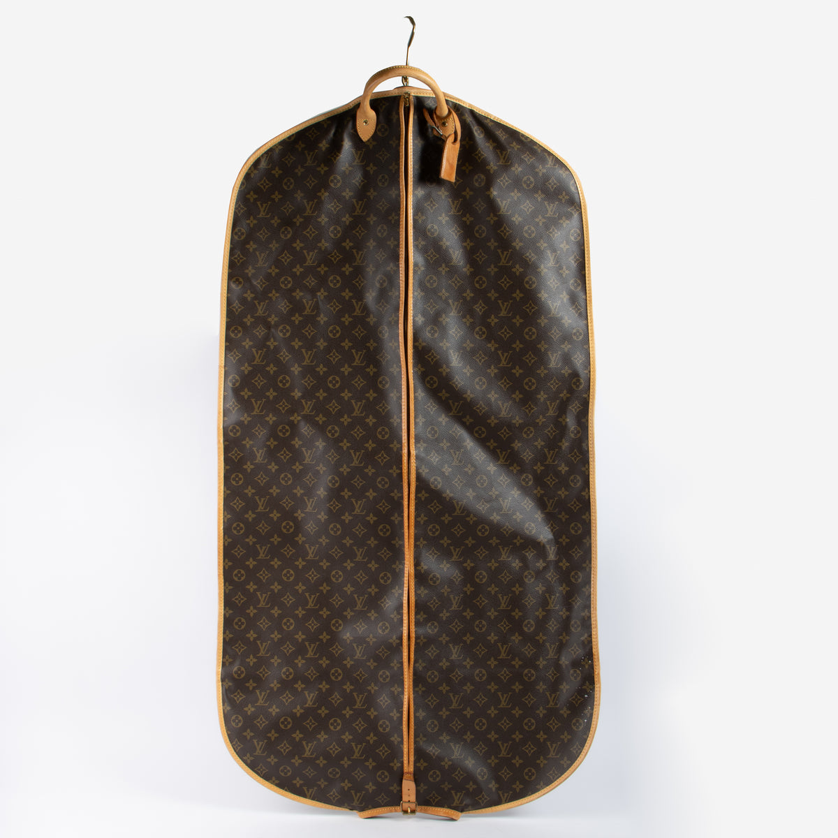 Shop this autentic Louis Vuitton Monogram Garment Bag pre-loved on Labellov.com