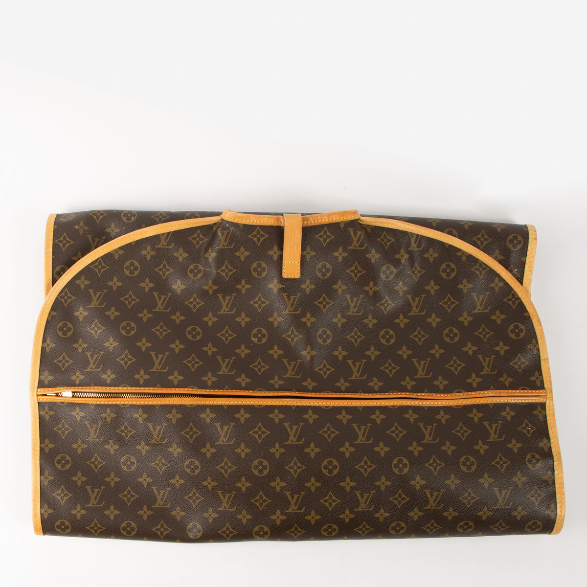Shop this autentic Louis Vuitton Monogram Garment Bag pre-loved on Labellov.com