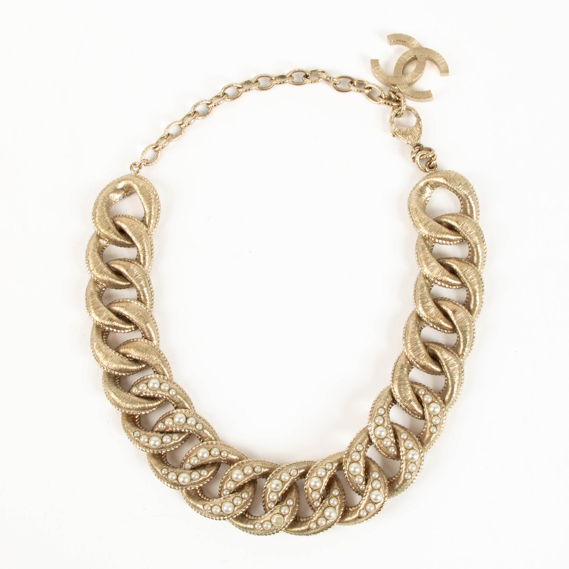 Chanel 16P Pearl Gold Chain Necklace