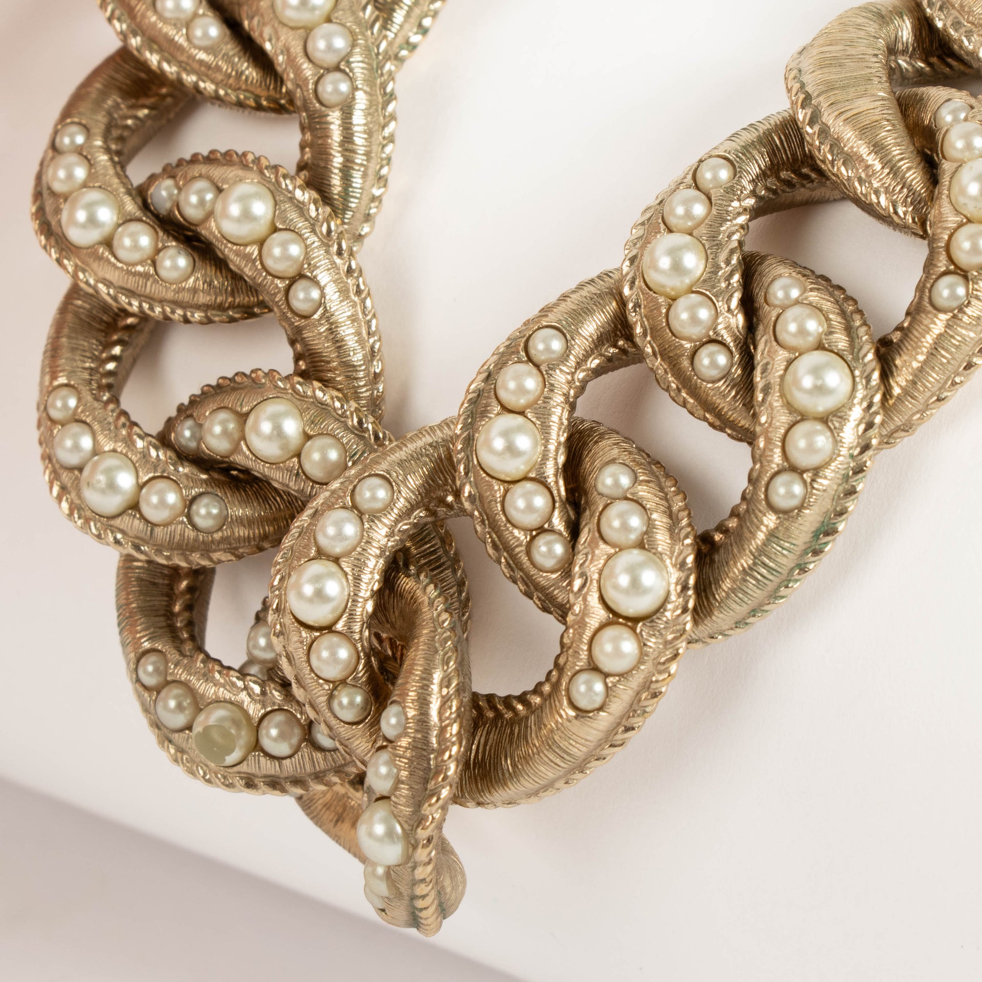 Chanel 16P Pearl Gold Chain Necklace