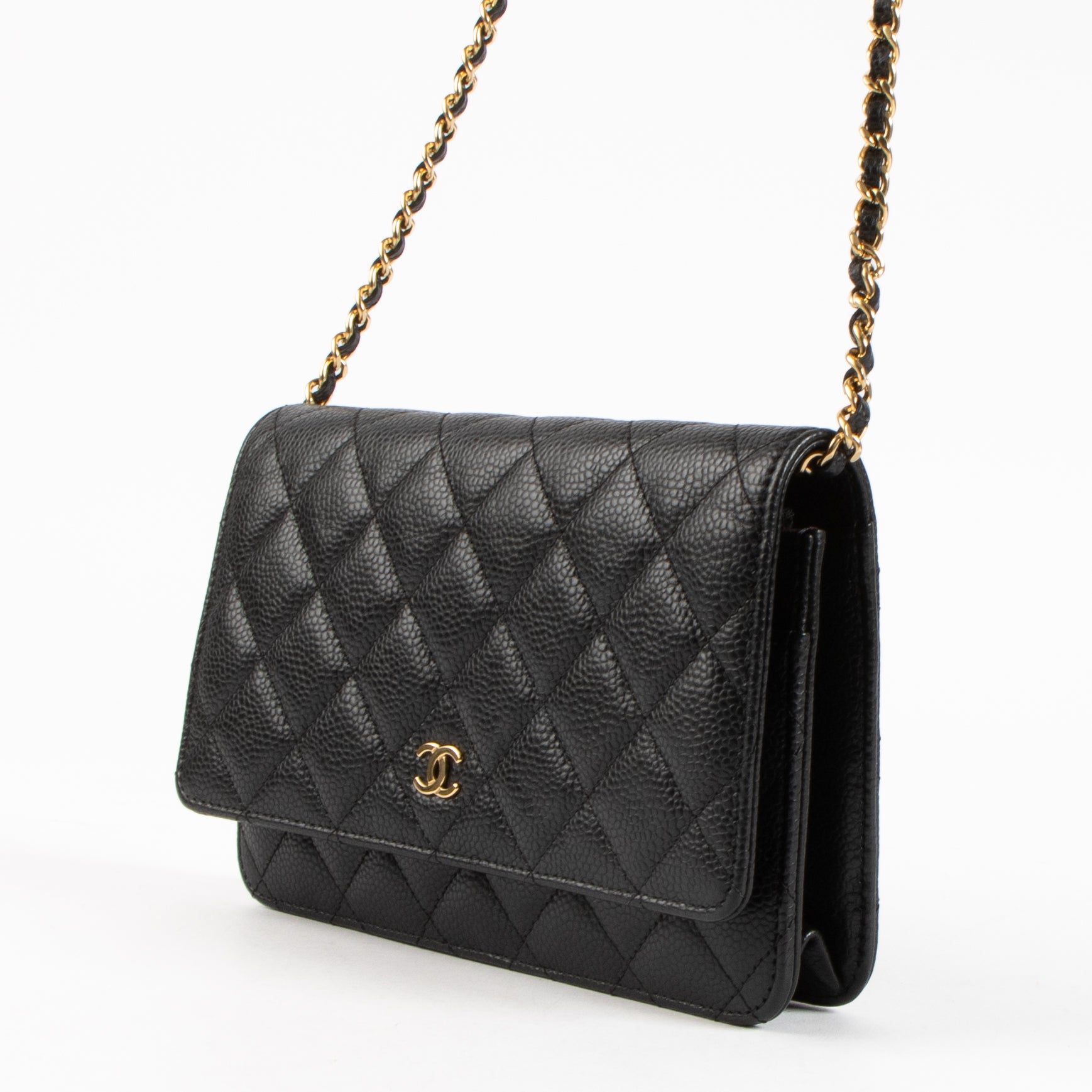 Shop the authentic Chanel Black Caviar Wallet On Chain on Labellov.com !