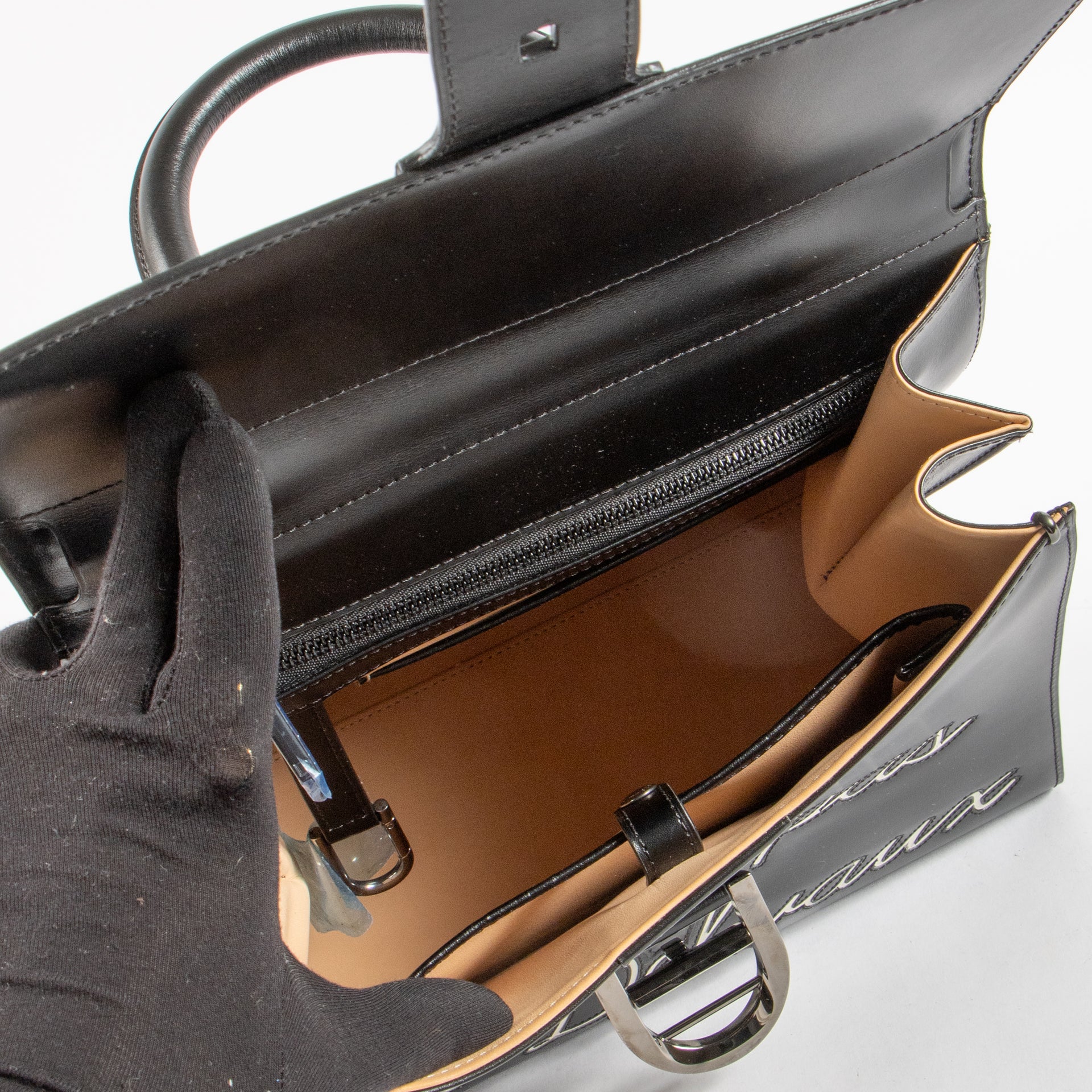 Shop the authentic Delvaux Black Box Calf Brillant L'Humour MM Bag on Labellov.com !