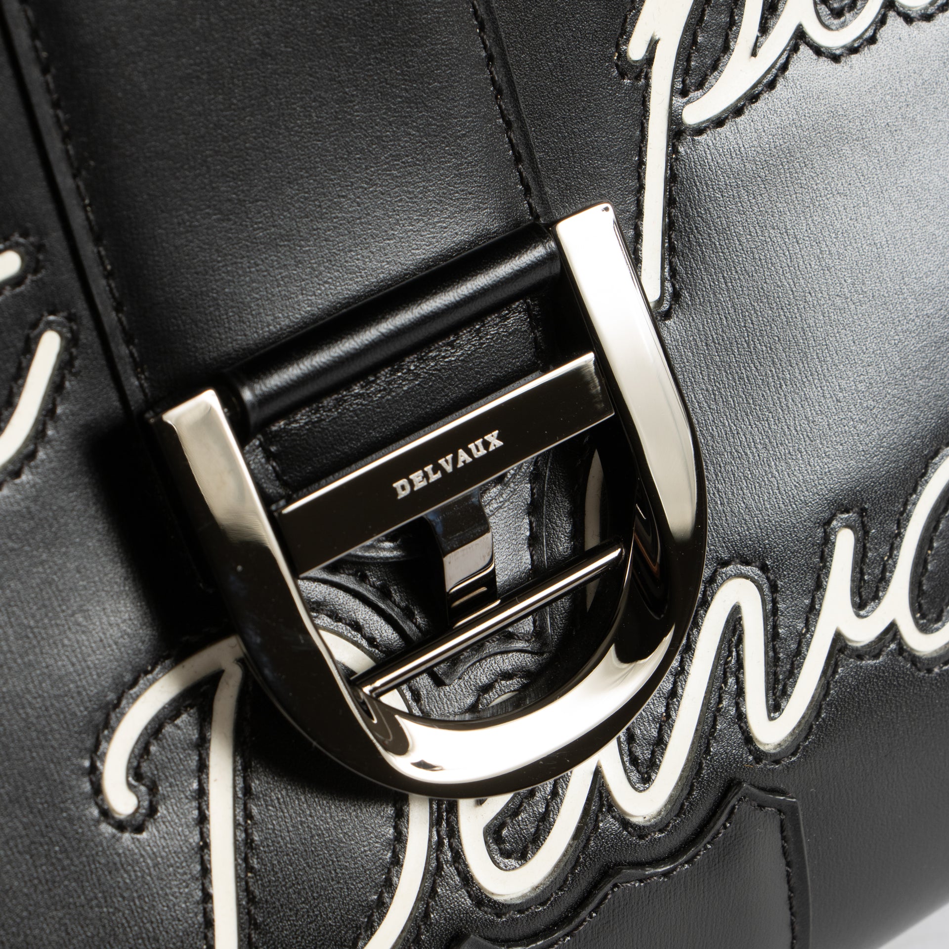 Shop the authentic Delvaux Black Box Calf Brillant L'Humour MM Bag on Labellov.com !