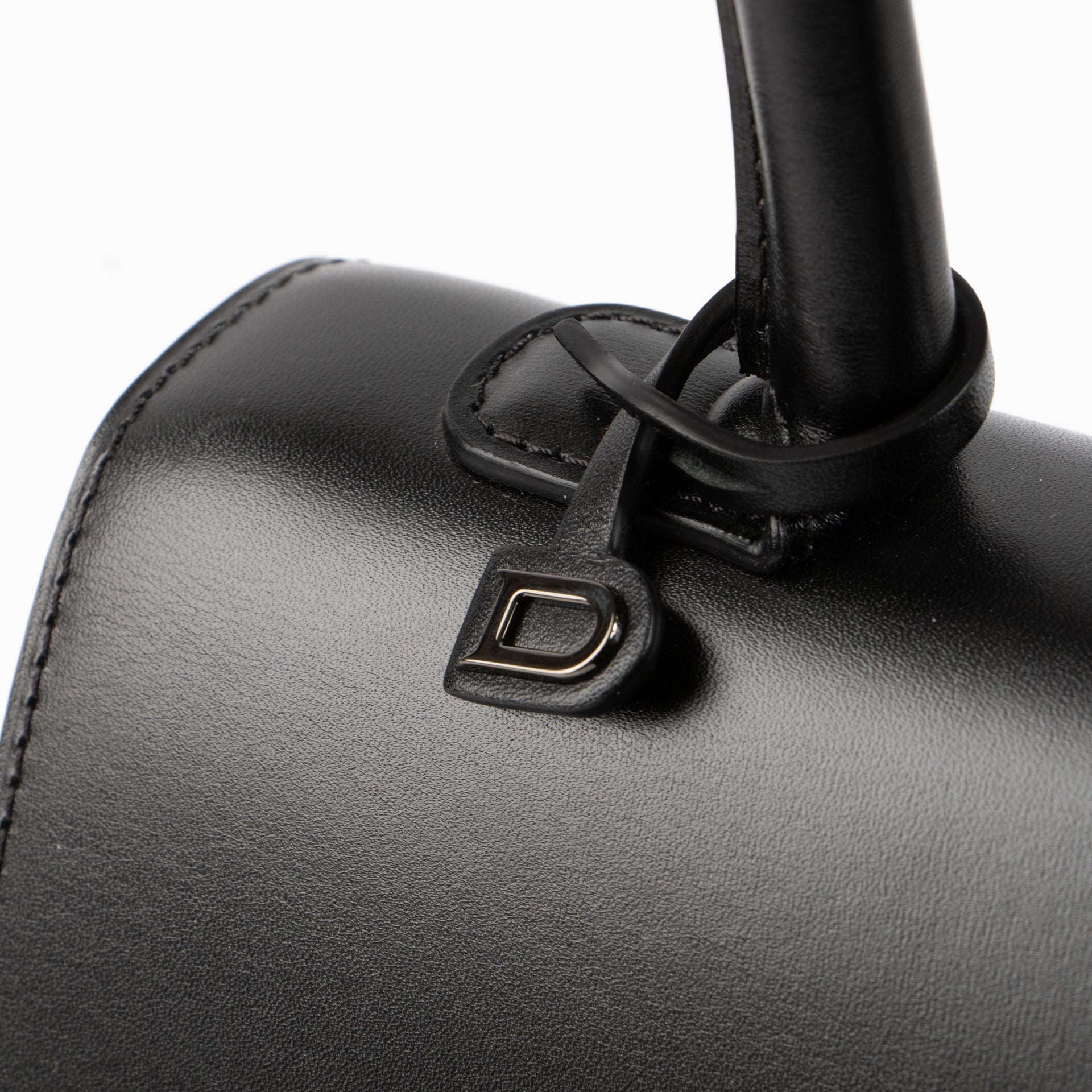 Shop the authentic Delvaux Black Box Calf Brillant L'Humour MM Bag on Labellov.com !