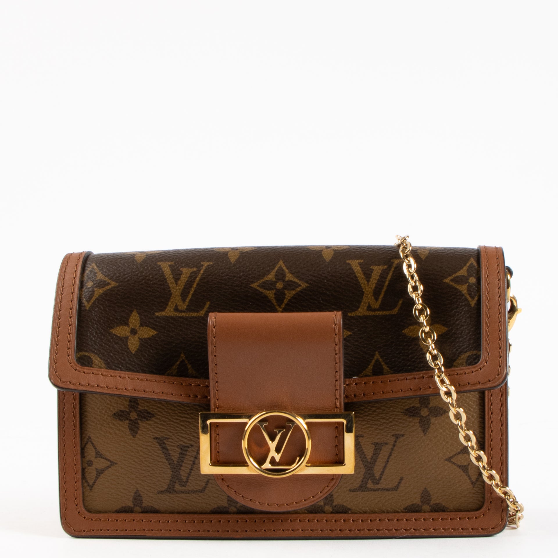 Shop the authentic Louis Vuitton Monogram Dauphine Chain Wallet on Labellov.com !