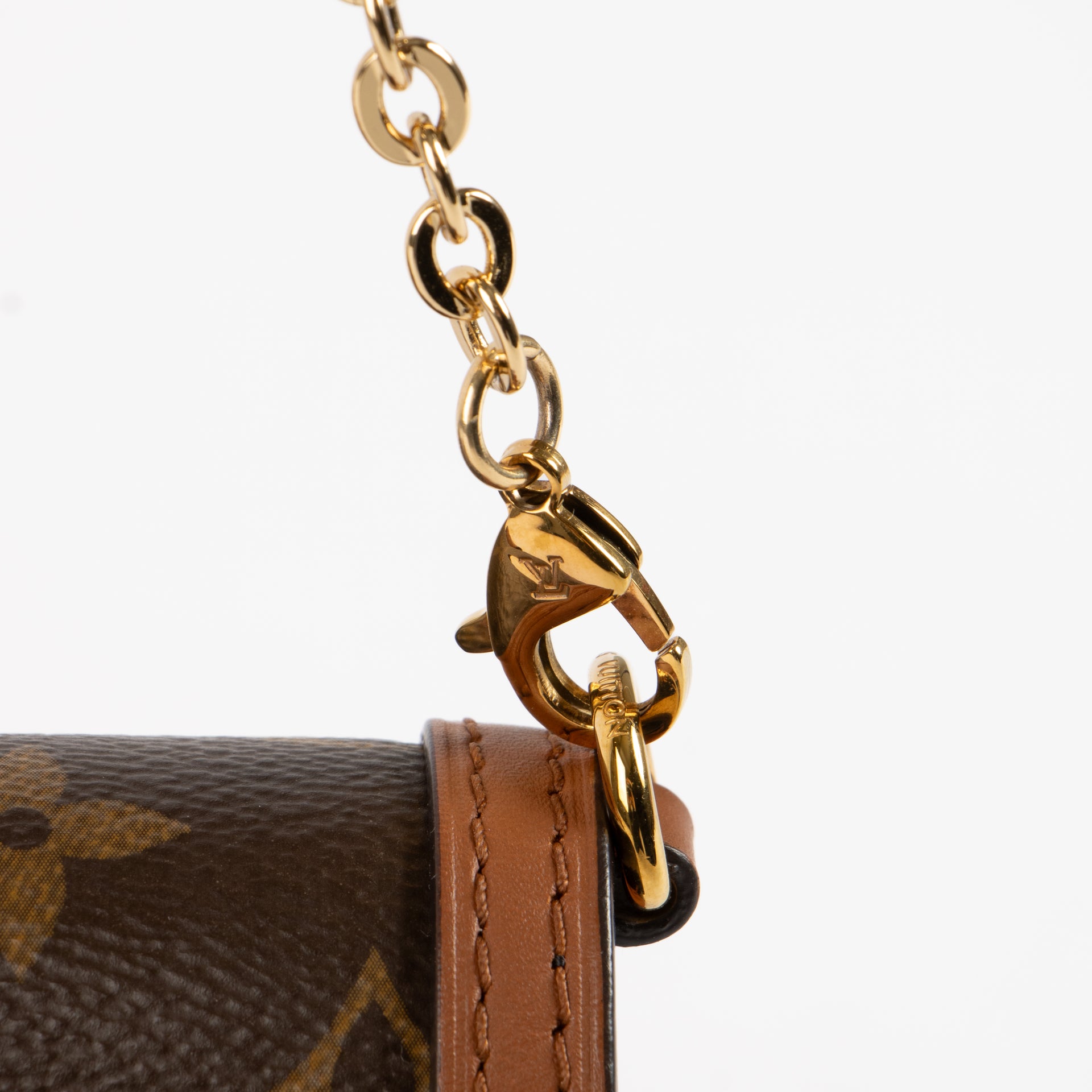 Shop the authentic Louis Vuitton Monogram Dauphine Chain Wallet on Labellov.com !