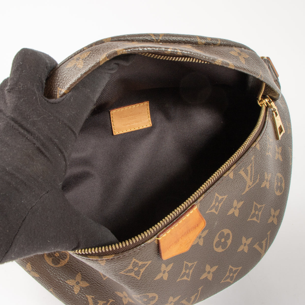 Shop this authentic Louis Vuitton Monogram Bumbag pre-loved on Labellov.com