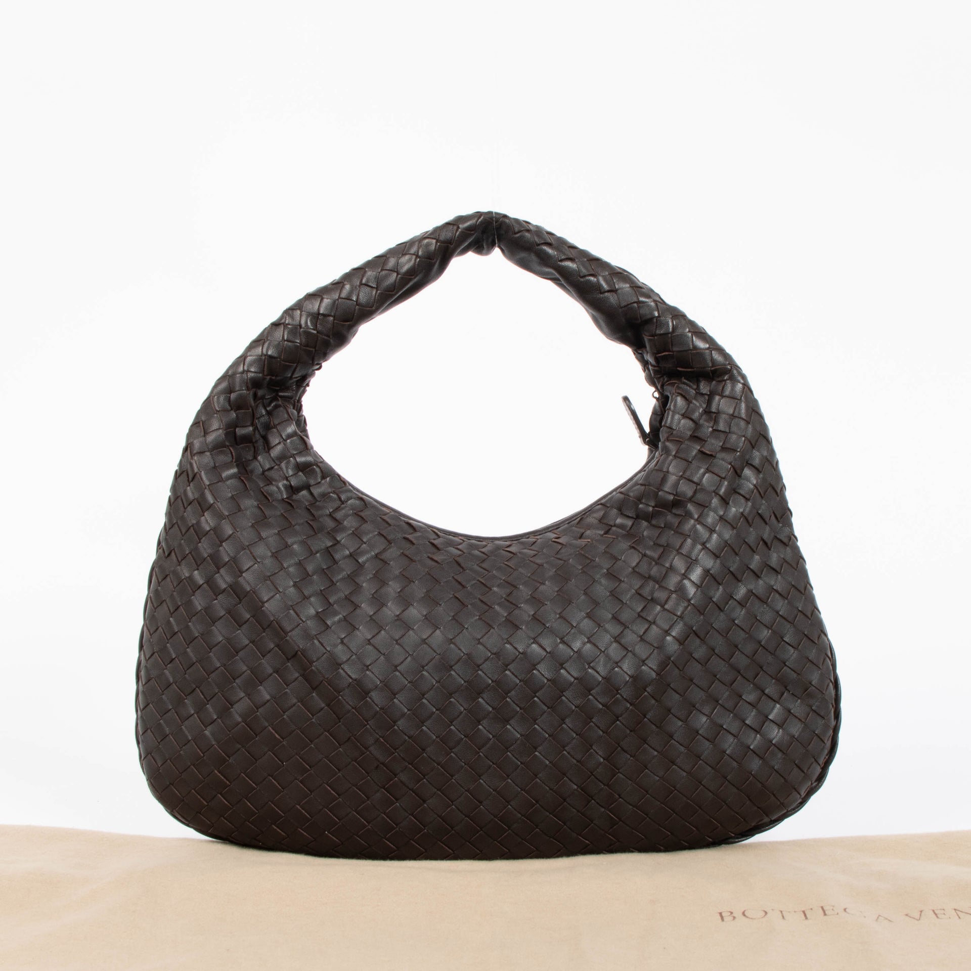 Shop the authentic Bottega Veneta brown Medium Veneta Hobo second hand on Labellov.com