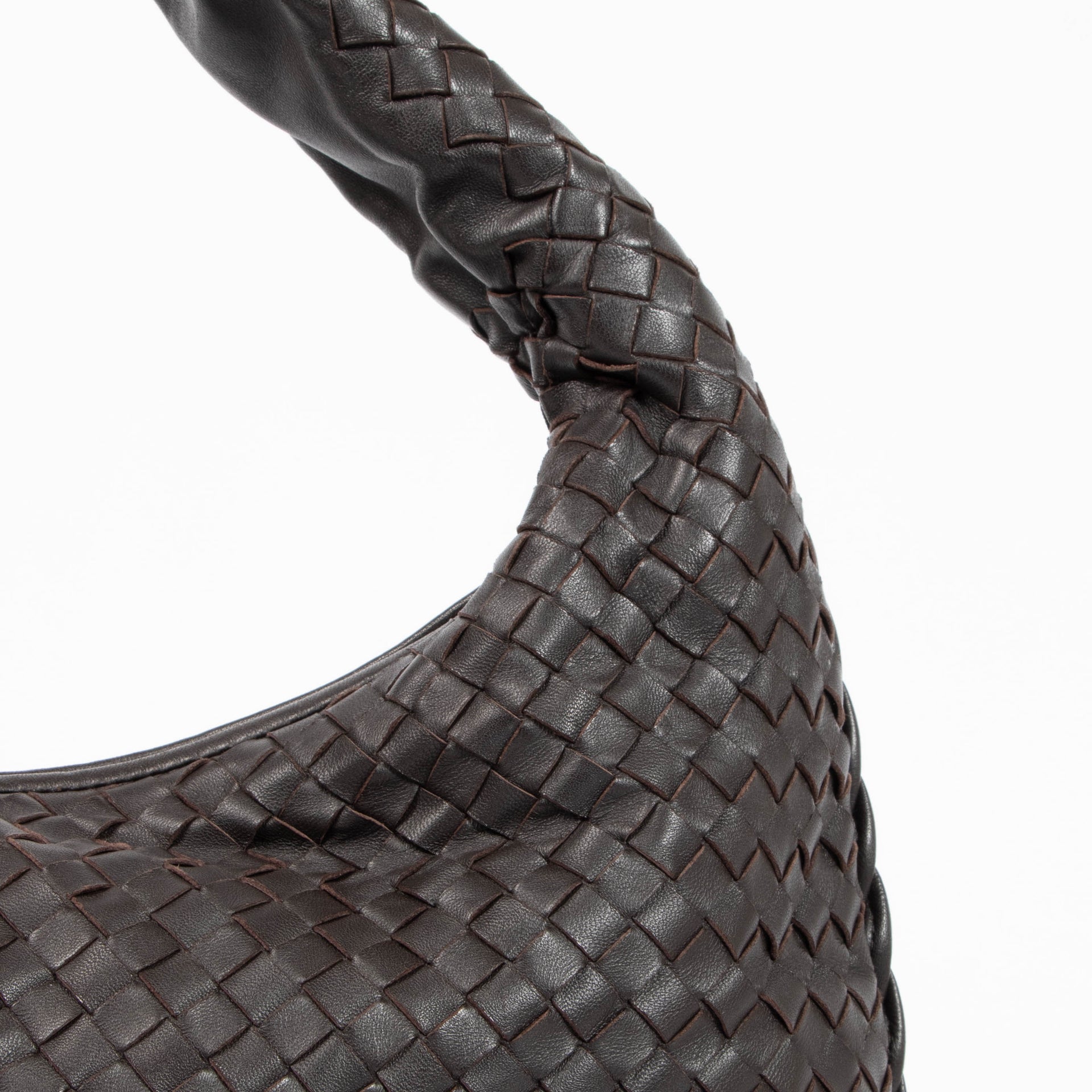 Shop the authentic Bottega Veneta brown Medium Veneta Hobo second hand on Labellov.com