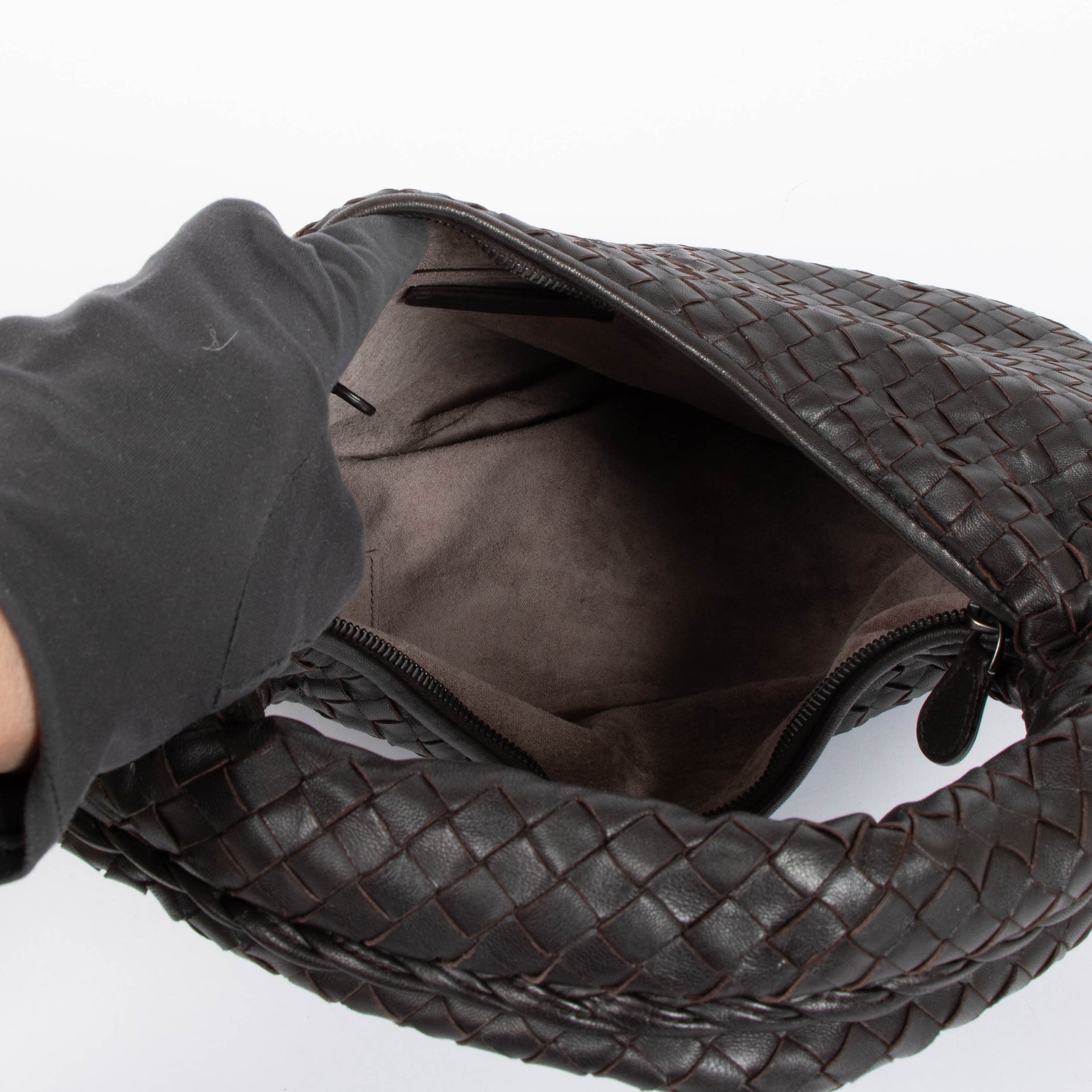 Shop the authentic Bottega Veneta brown Medium Veneta Hobo second hand on Labellov.com