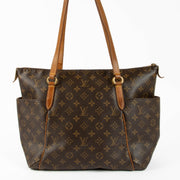 Shop the authentic Louis Vuitton Monogram Totally Tote Bag second hand on Labellov.com