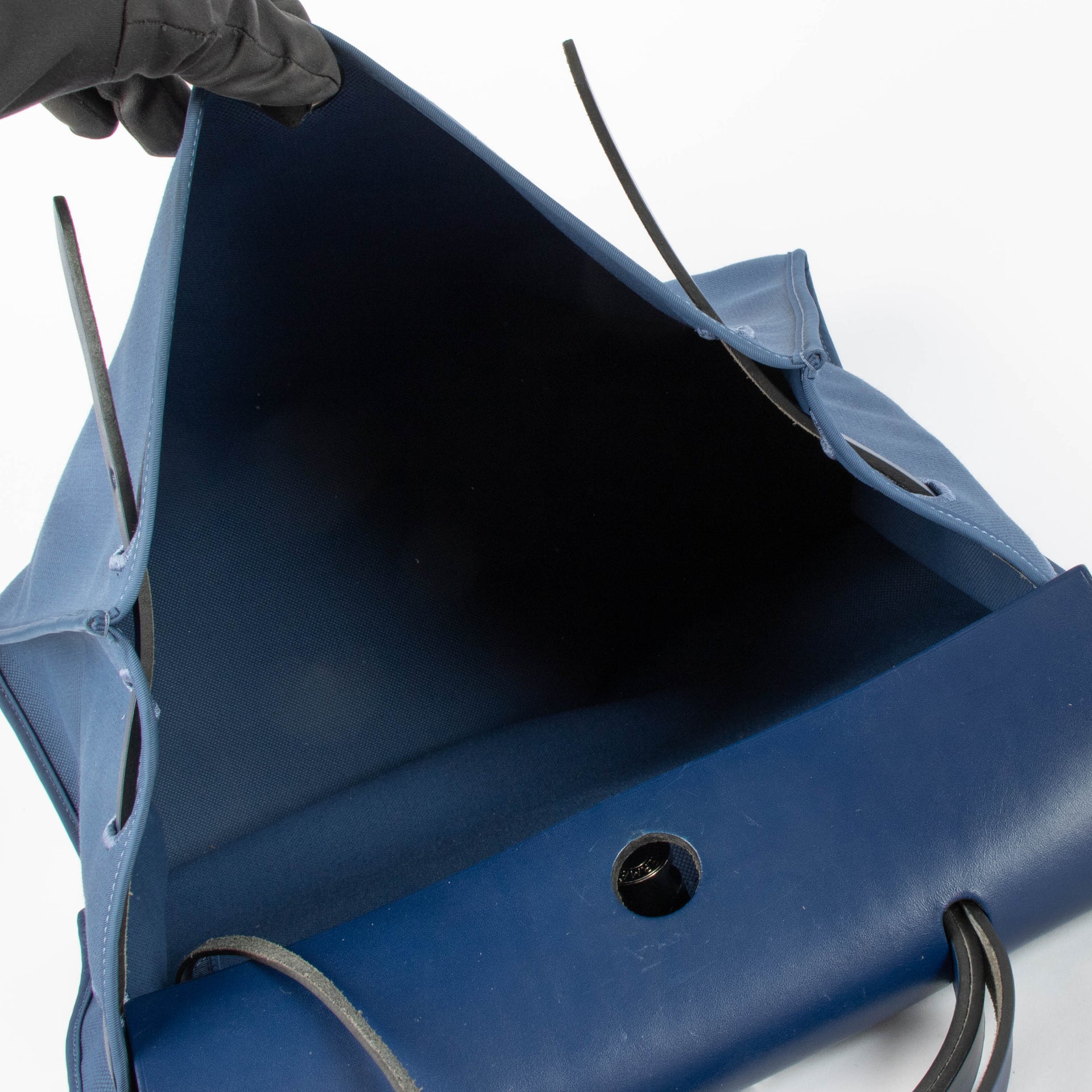Shop the authentic Hermes Herbag Zip 39 Bleu Brighton/Bleu Saphir Canvas/Leather PHW second hand on Labellov.com