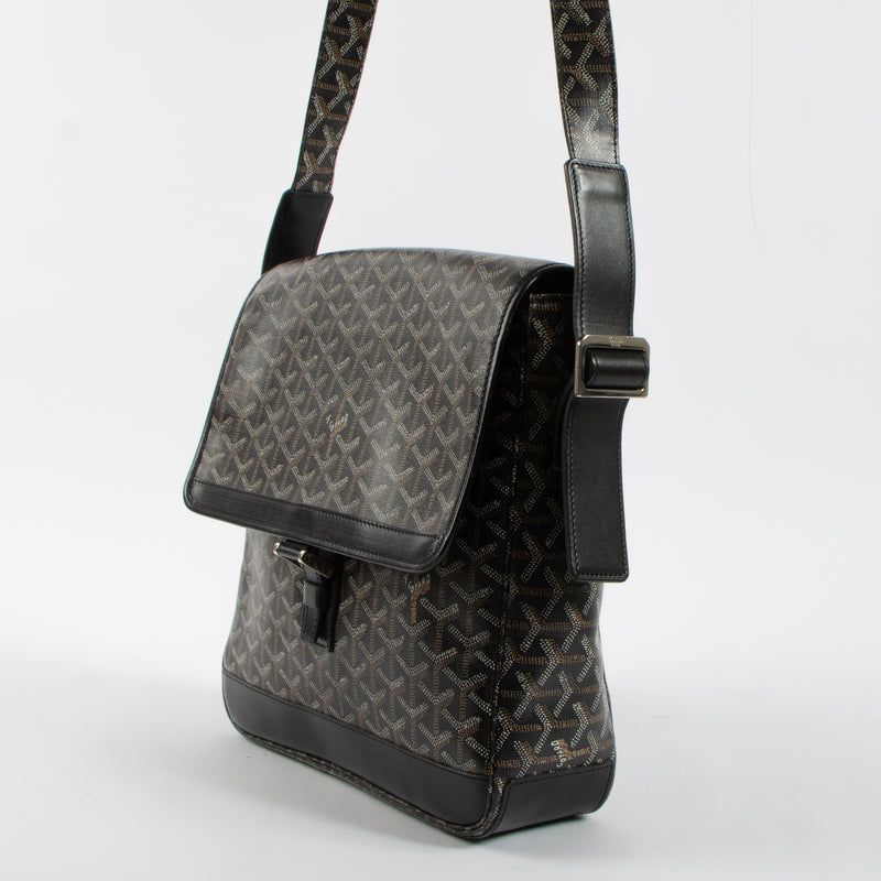 Shop the authentic Goyard Black Urbain Messenger Bag second hand on Labellov.com!