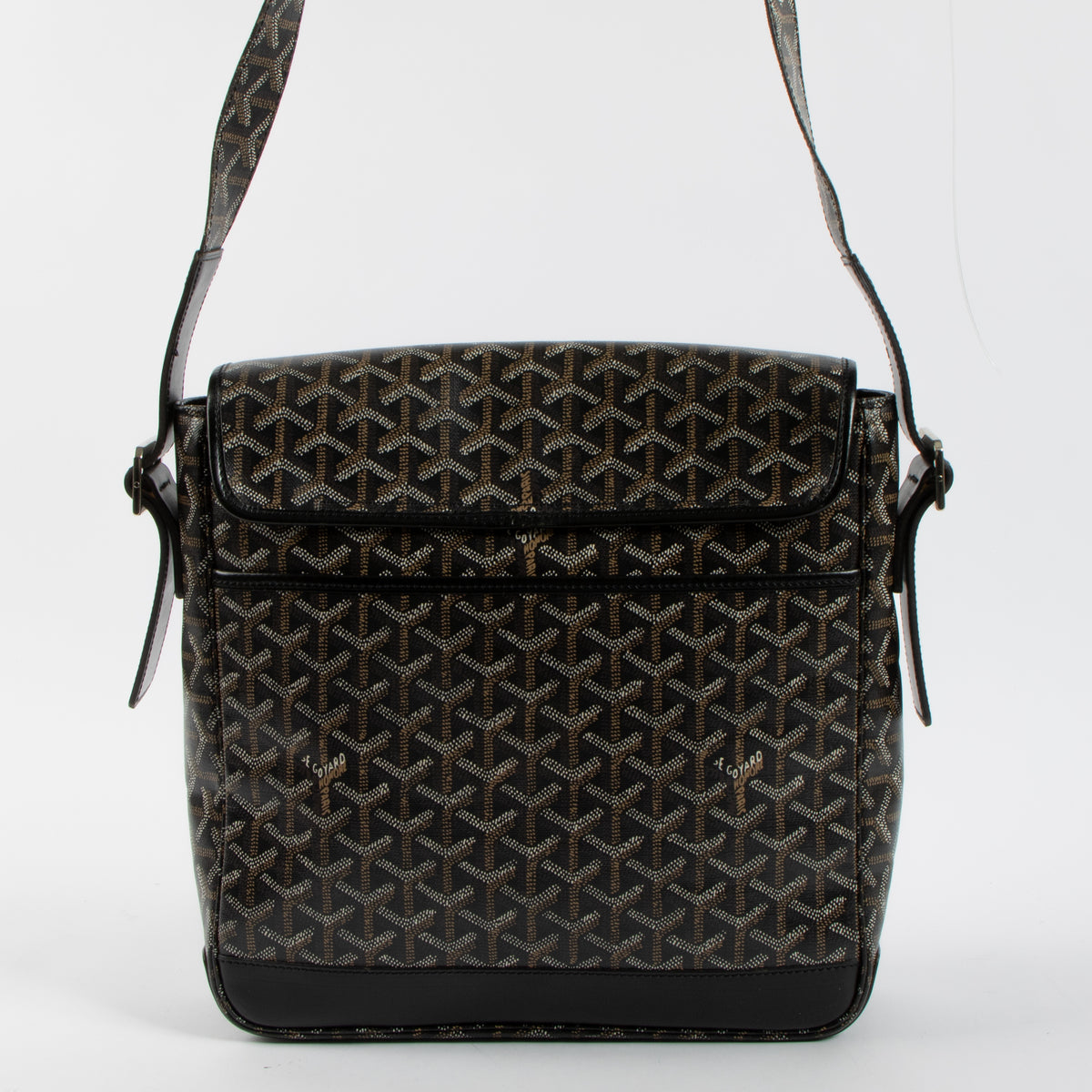 Shop the authentic Goyard Black Urbain Messenger Bag second hand on Labellov.com!