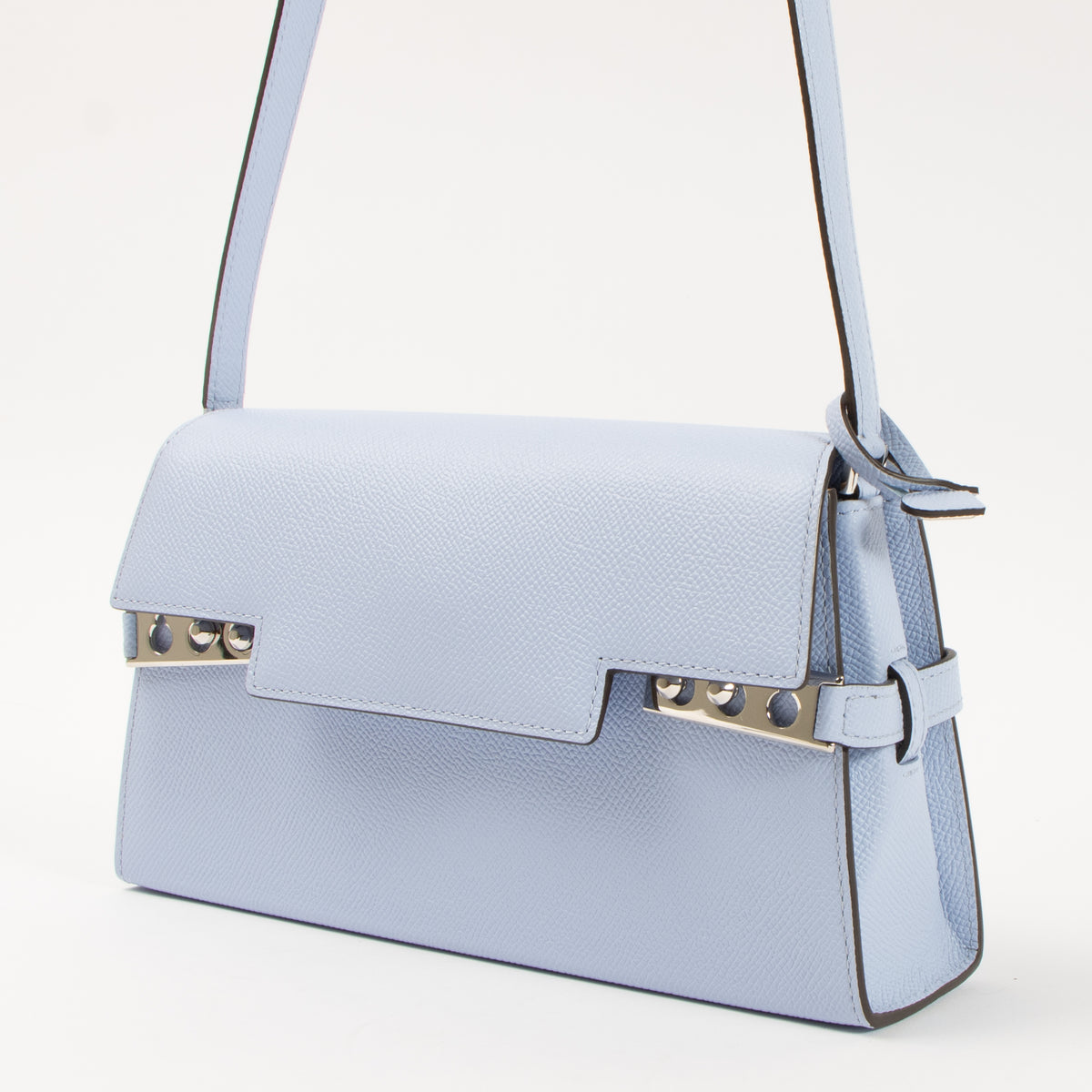 Shop this authentic Delvaux Tempete To Go blue Brume pre-loved on Labellov.com